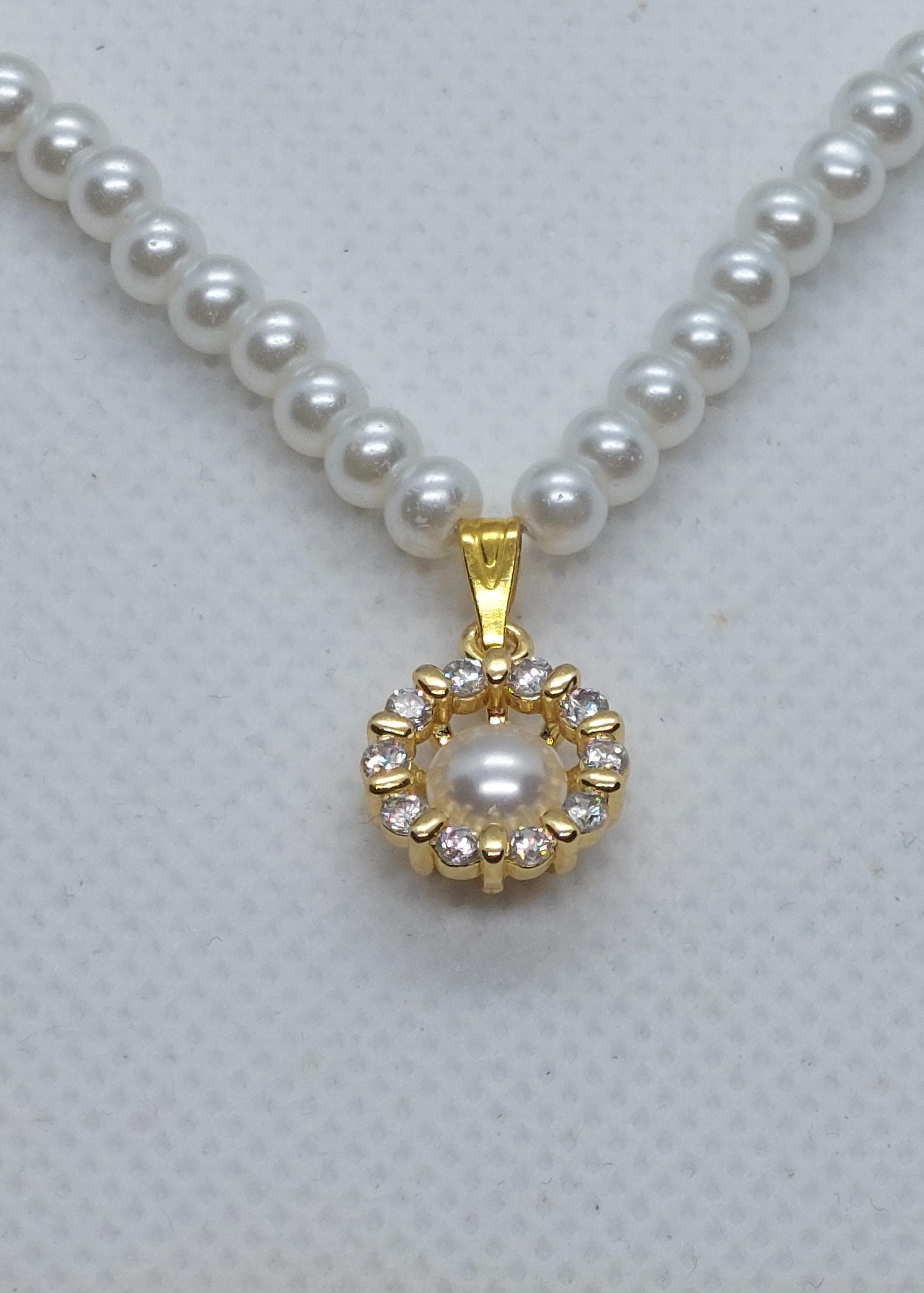 Weiße Perlenkette mit goldenem Perlanhänger  Länge 40 + 7 cm - image 4