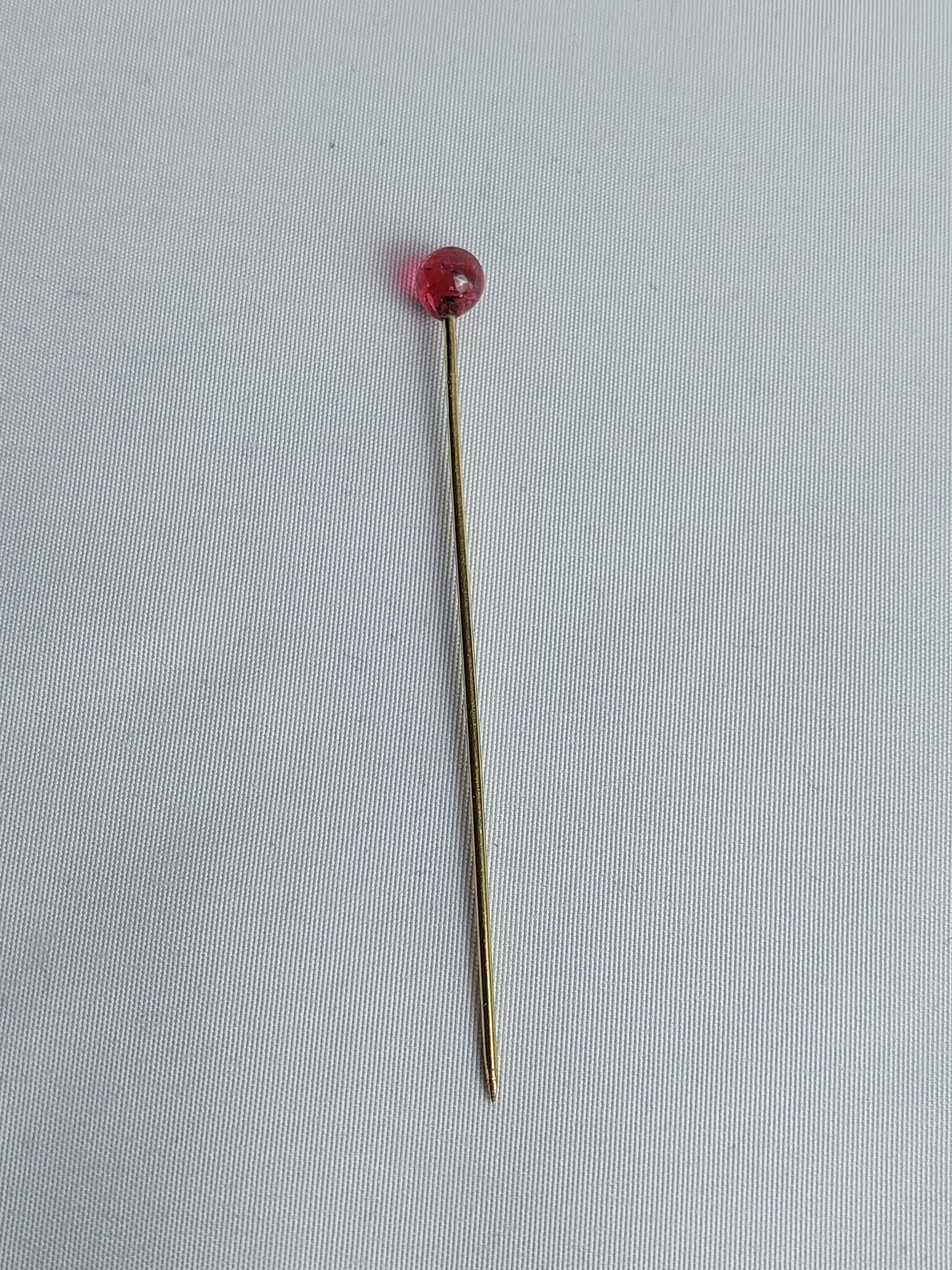 Gebende Nadel mit rubinrotem Glaskopf, die ideale Ergänzung für die Hochmittelalter Gewandung der Frau, Replik, Unikat - image 4