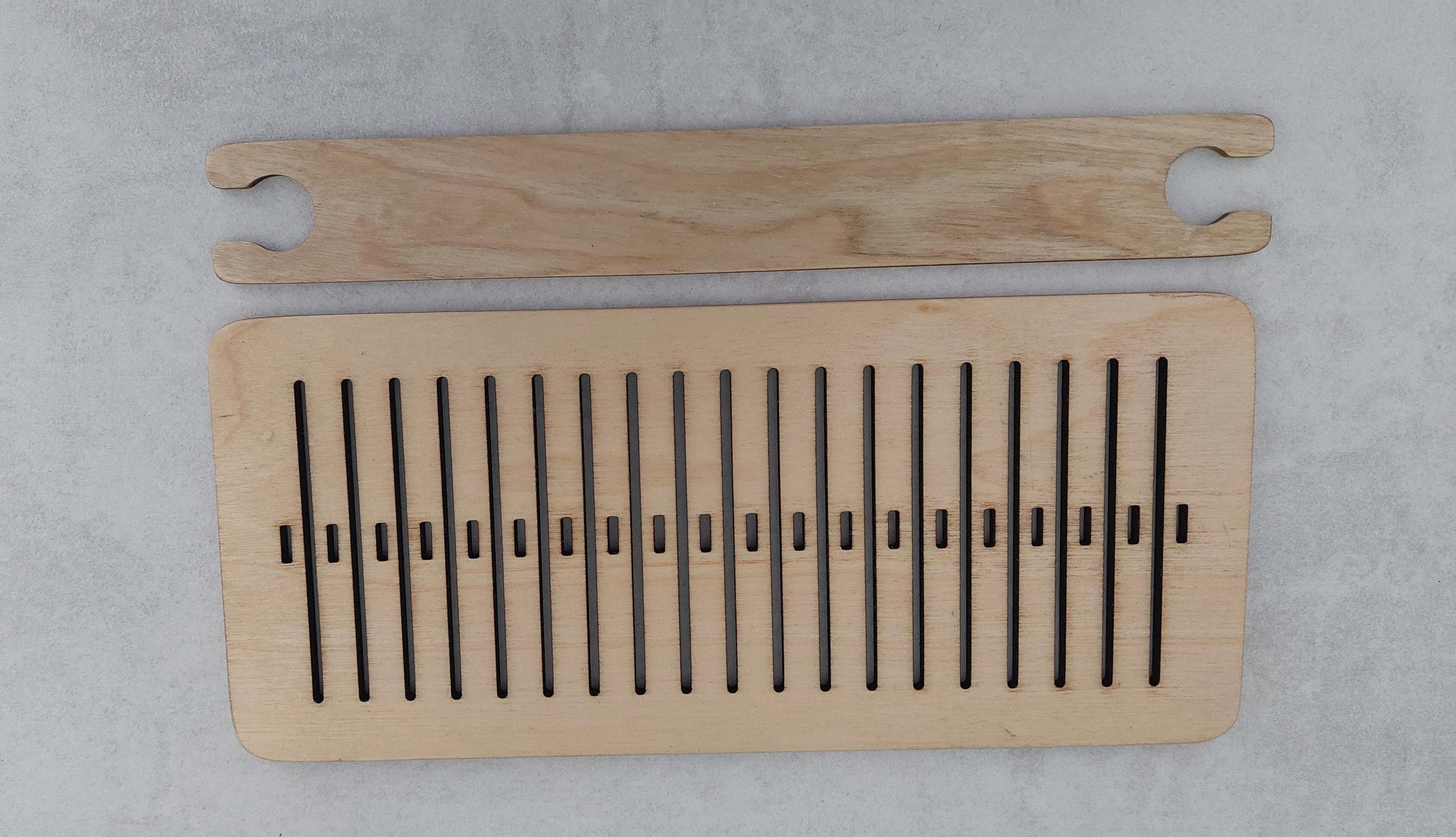 Webkamm, Heddle mit Schiffchen zum Kammweben, Bandweben aus Holz 39/22