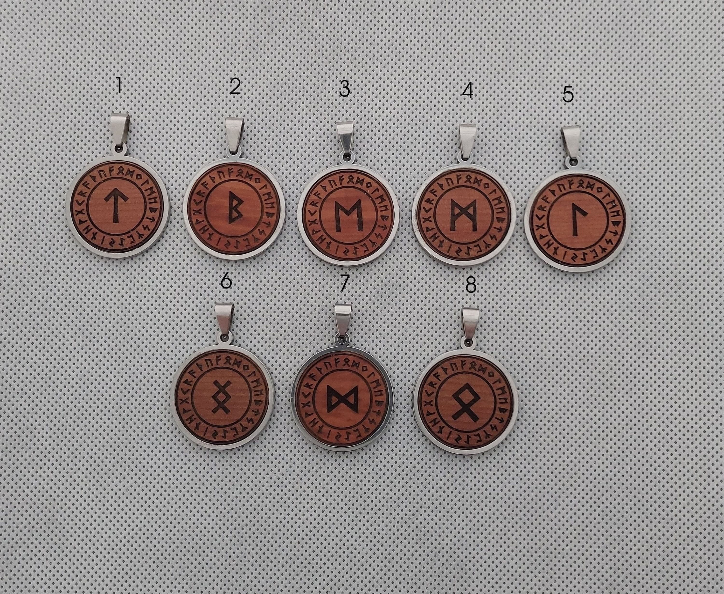 Runen Amulett aus Birnenholz in einer Fassung aus Edelstahl, Geburtsrune, Mittelalter, Pagan
