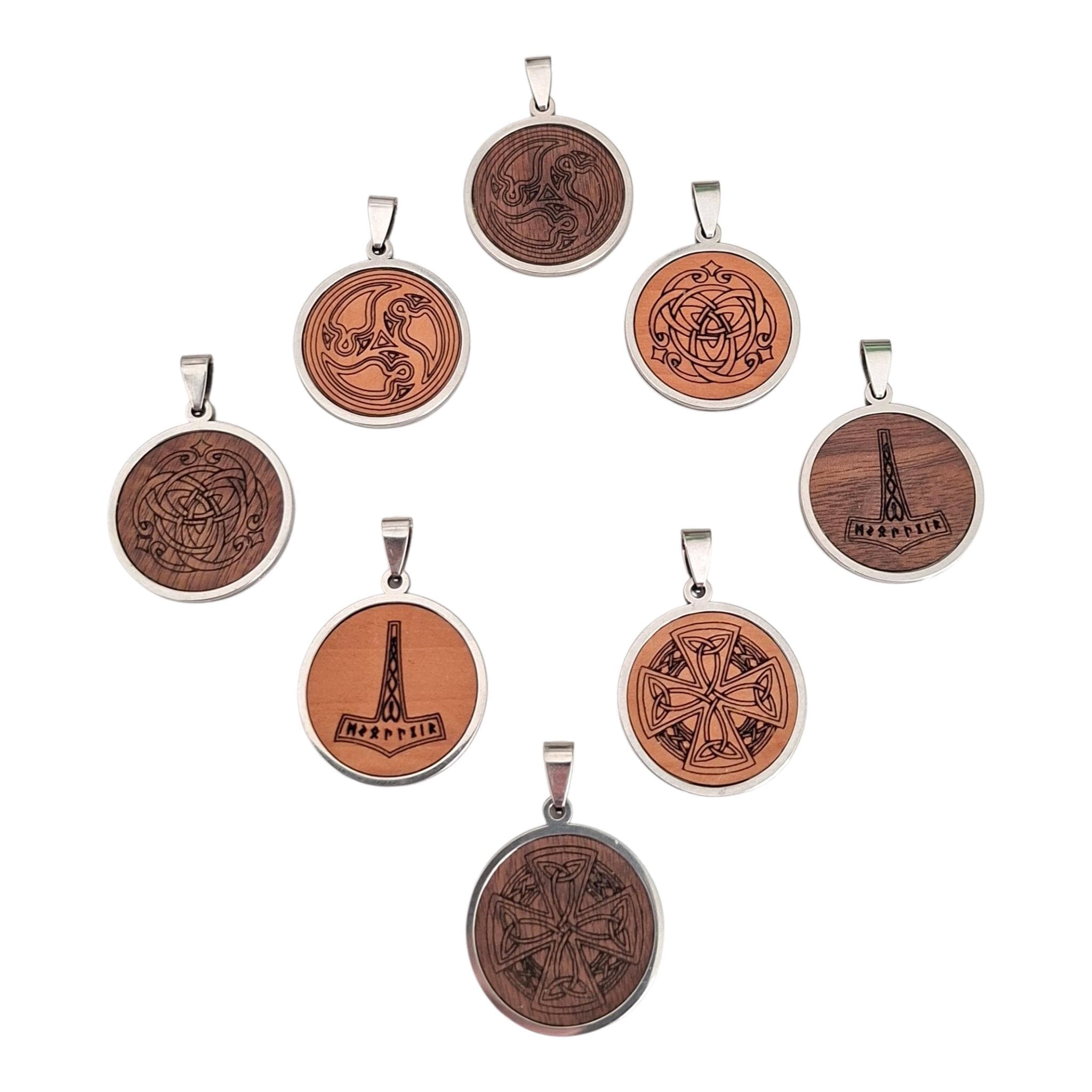 Edelstahl trifft Holz Amulett aus Edelholz in einer Fassung aus Edelstahl