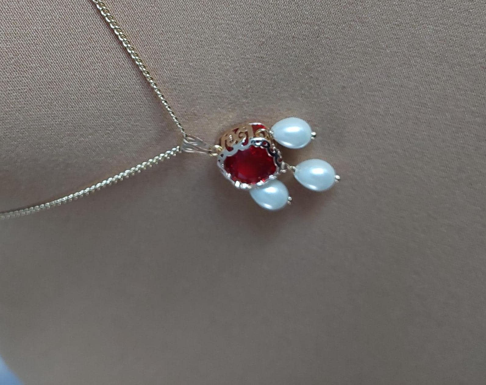 Goldene Kette mit rotem gefasstem Glasstein als Anhänger nach historischem Vorbild, Länge 40 cm mit 5 cm Verlängerungskette - image 4