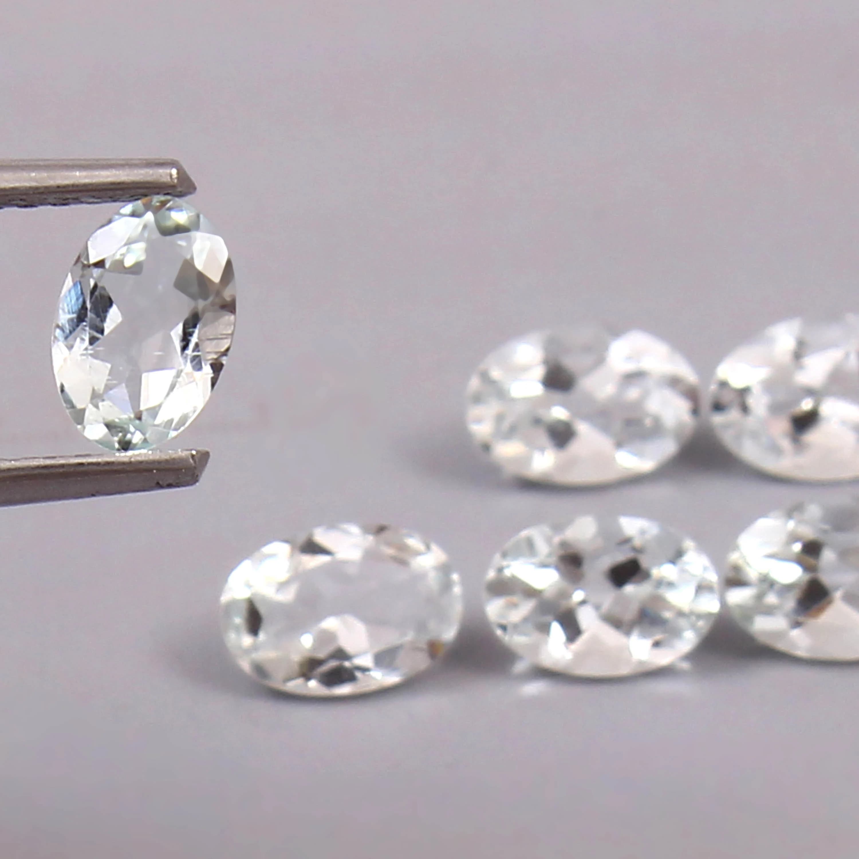Natural Oval Aquamarine Stone, Diamond Color