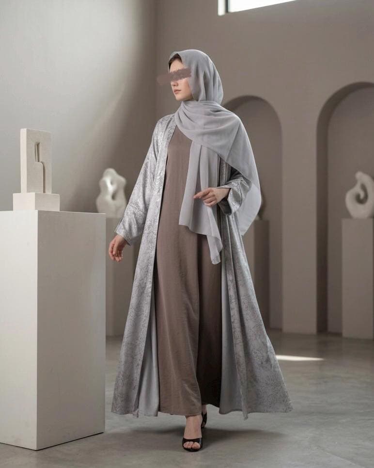 Three-Piece Metallic Set: Floral Patterned Cloche-Cut & Silky Inner Dress (Silver) - image 4