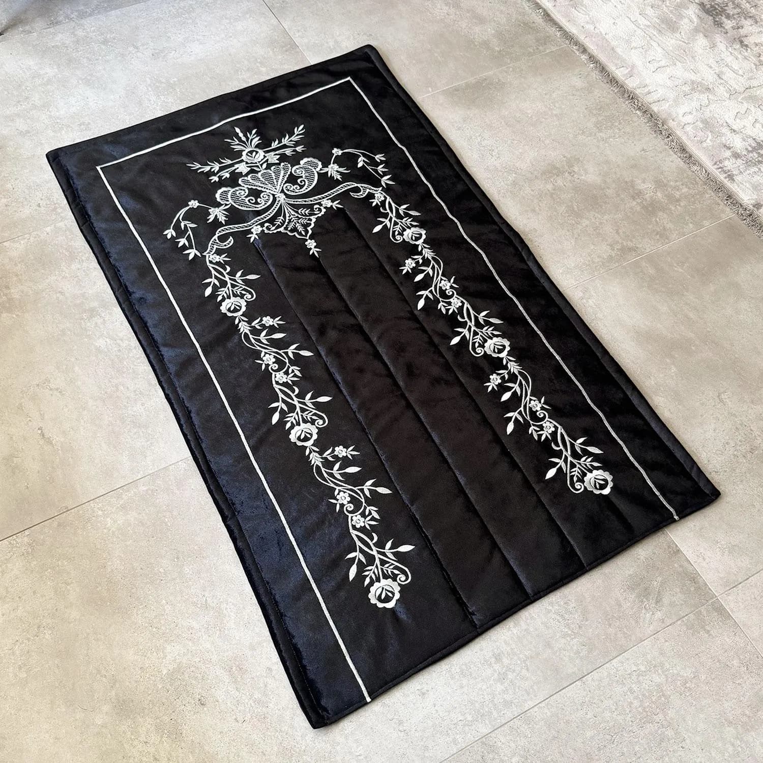 Navy Velvet Islamic Prayer Rug with Silver Embroidery, Muslim Prayer Mat, Islamic Home Decor, Soft Velvet Janamaz, Eid Ramadan Gift, Sejadah