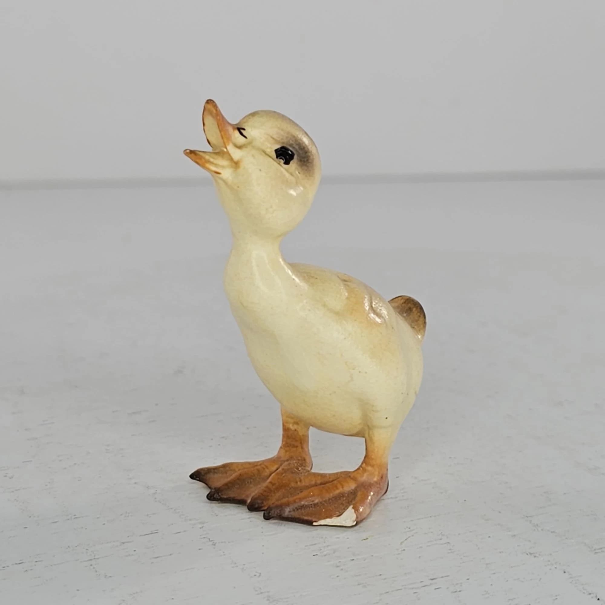 Hagen Renaker DW Beep Duckling Figurine Matte First Version *FLAW CHIP* - image 4
