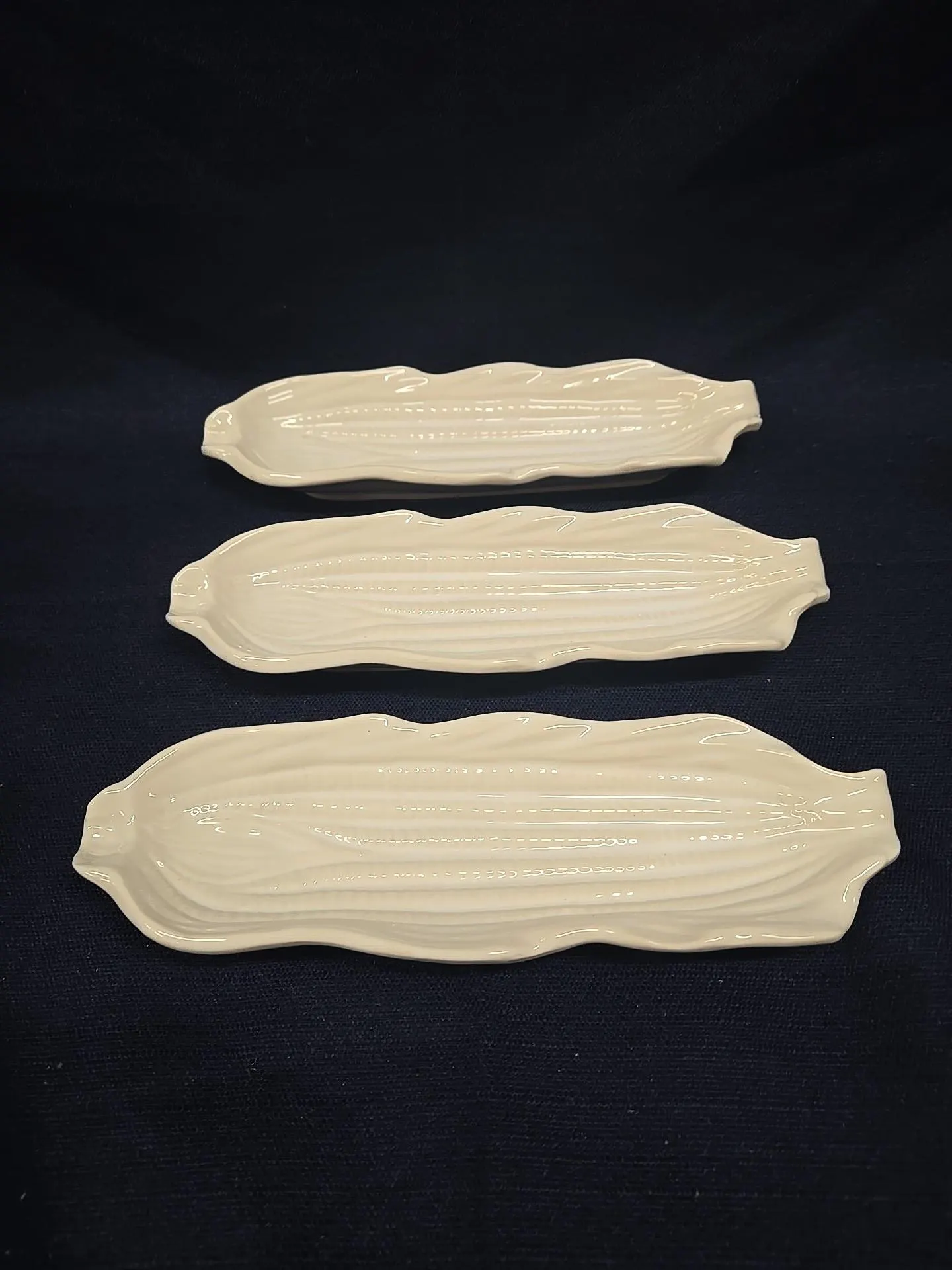 California Classics Set of 3 White Corn Cob Dishes