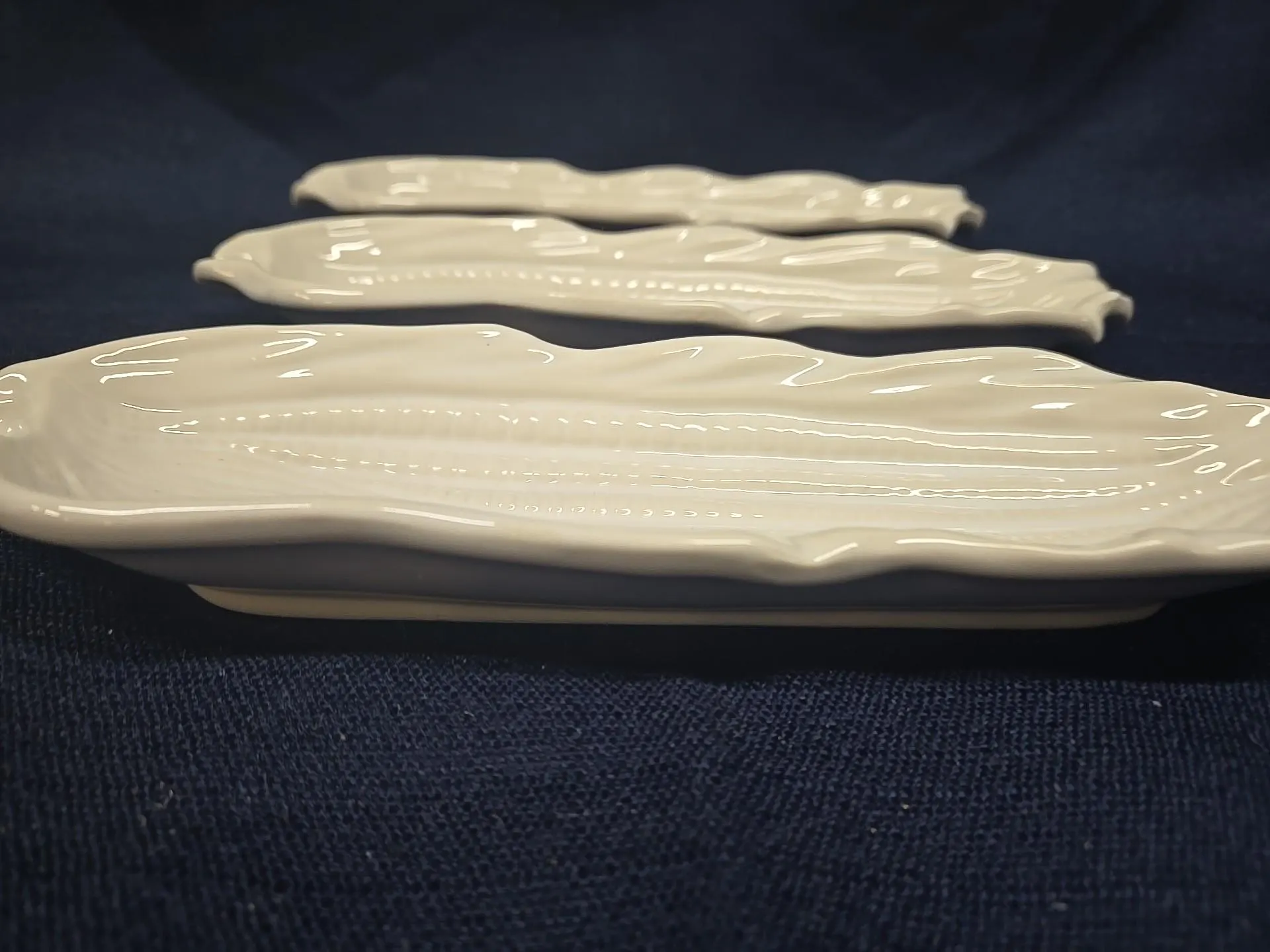 California Classics Set of 3 White Corn Cob Dishes - image 5