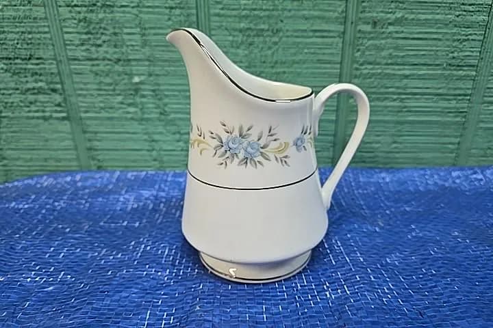 Premier Fine China Glen Ellen Creme Pitcher with Blue Designs – Pregle Pattern