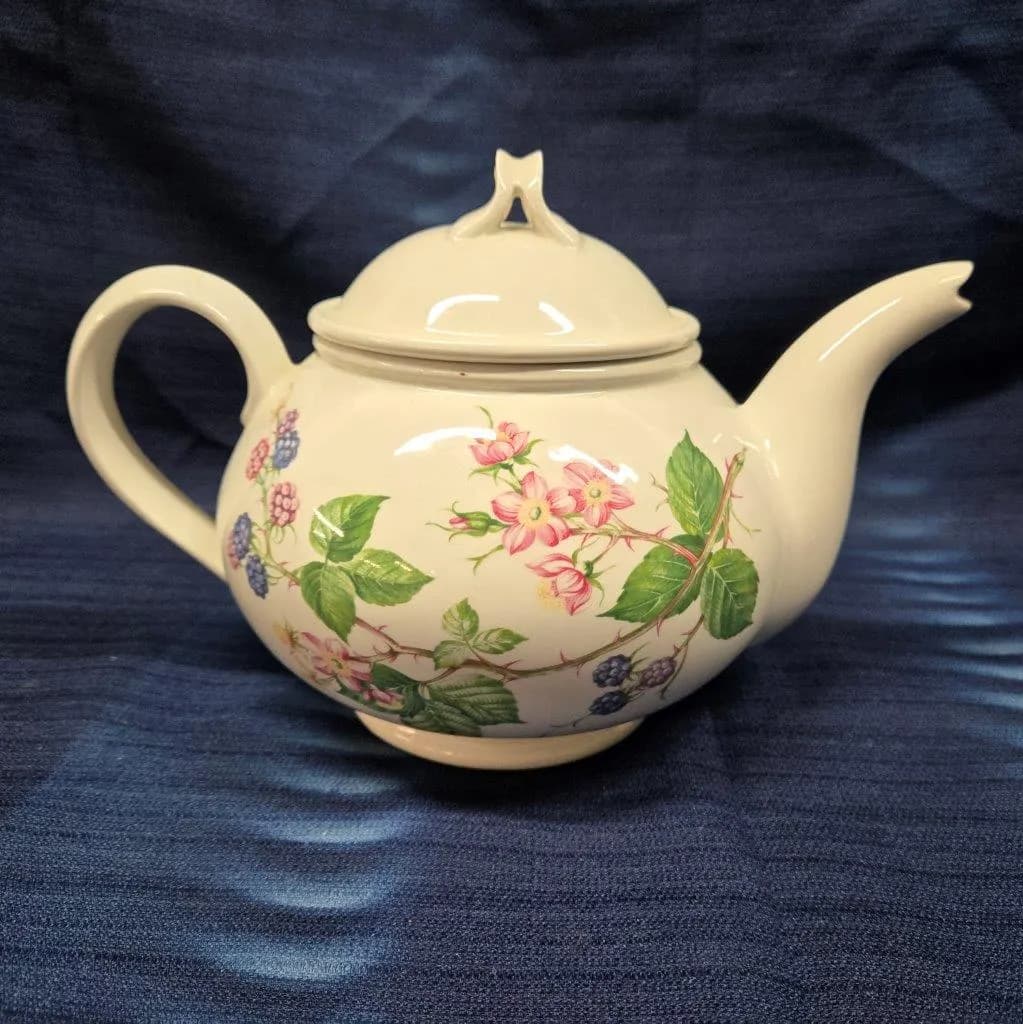 White Floral Teapot - Vintage Teapot - Tea Party Brunch Party - Springtime Kitchen Décor