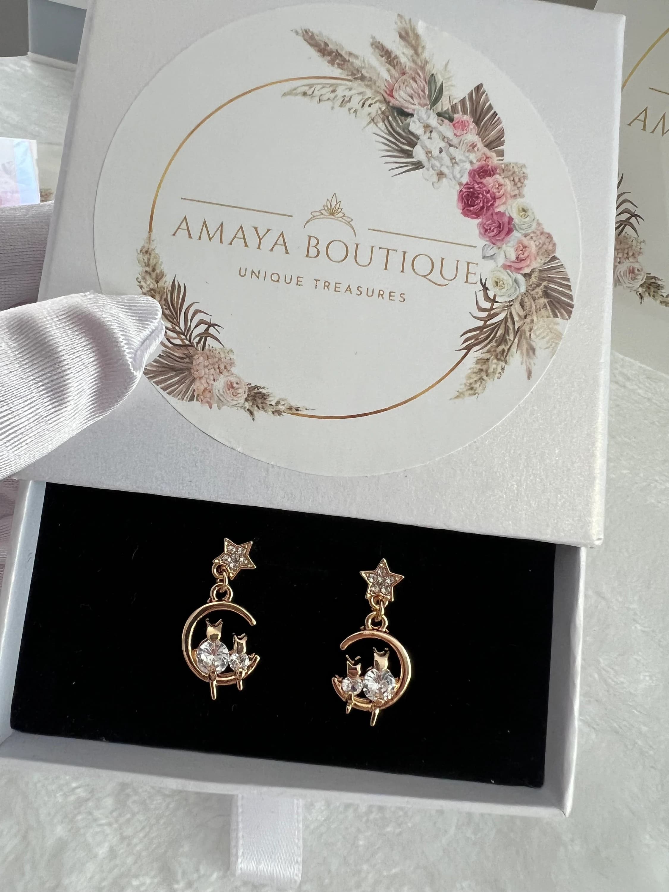 CAT & MOON EARRINGS | Dainty earrings | Cute earrings | Gift idea | Elegant Earrings |