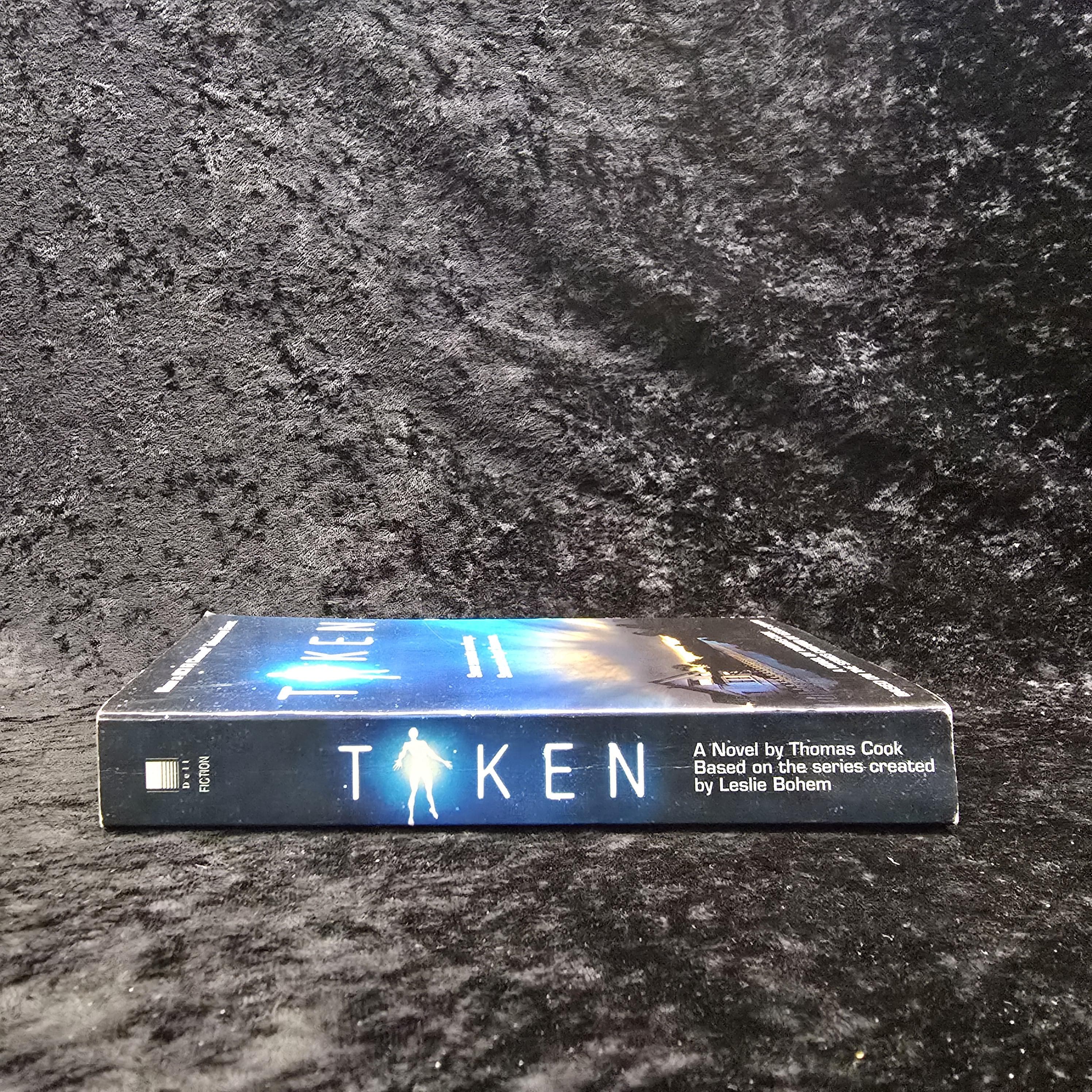 Taken by Thomas Cook - 2002 Vintage Sci-Fi TV tie-in paperback book - image 4