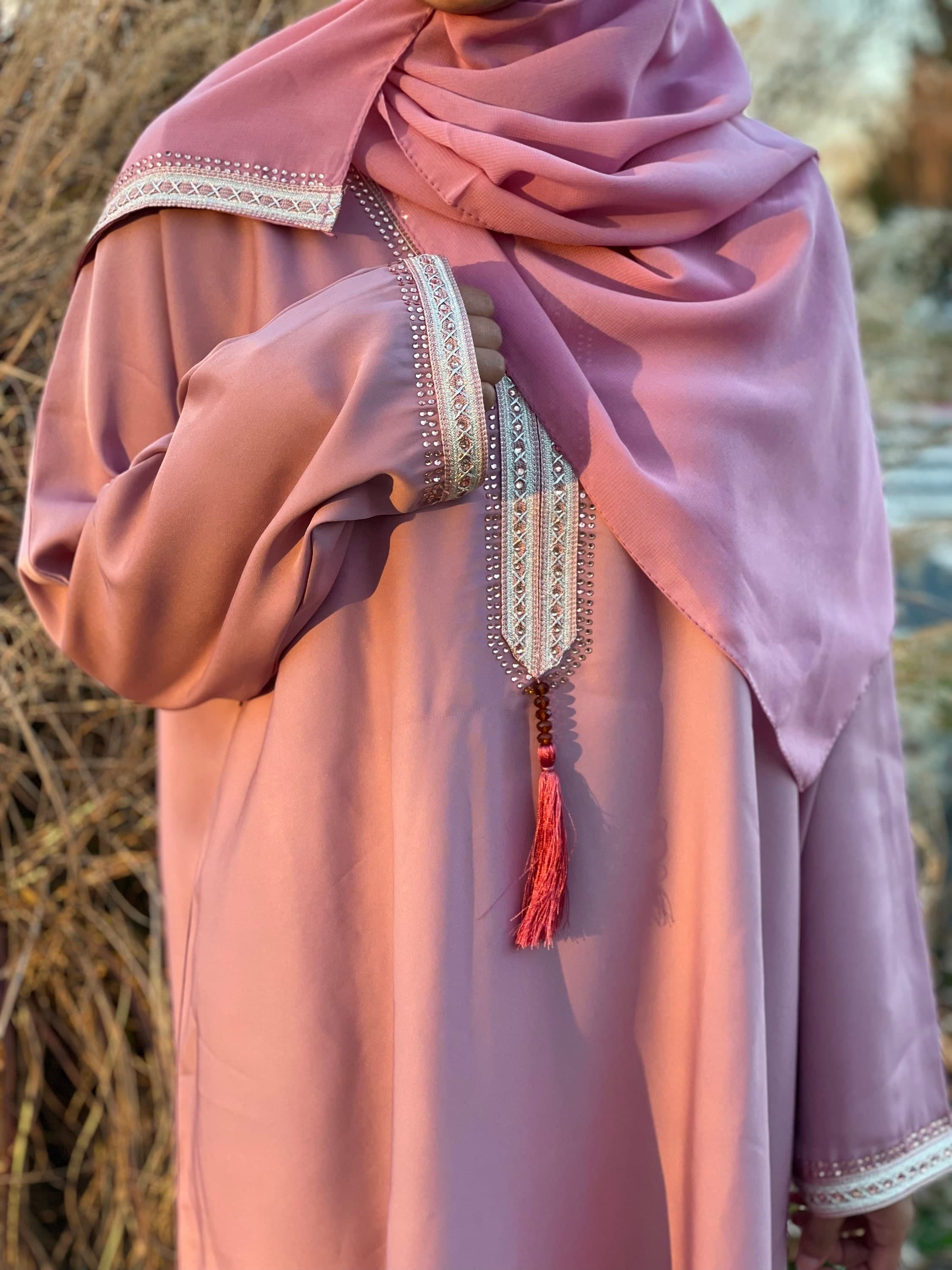 Noor Abaya