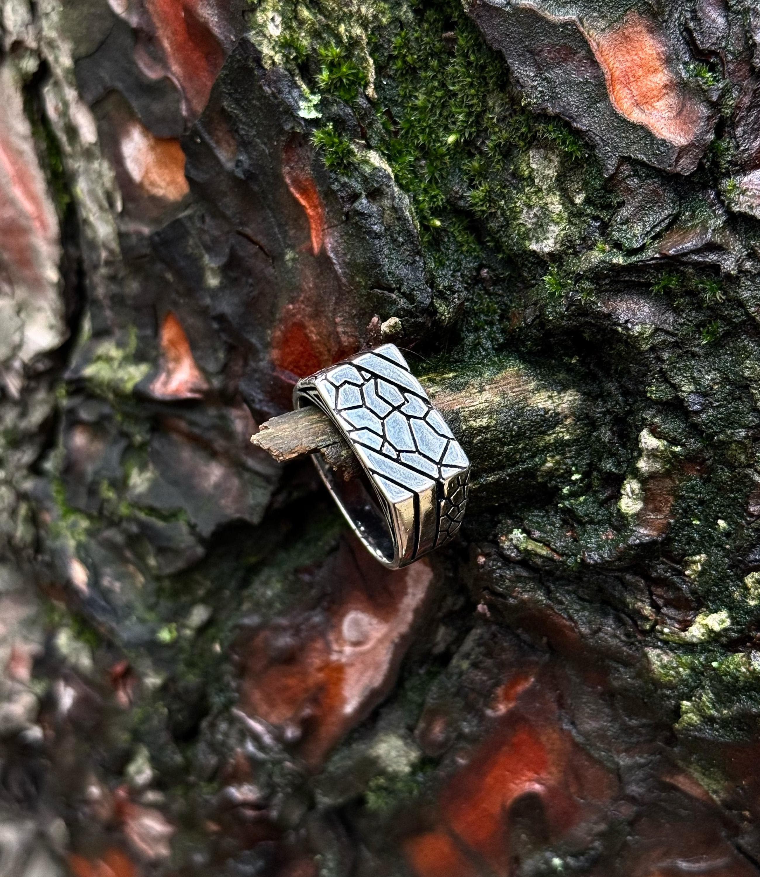 Rectangular Textured Signet Ring in 925 Sterling Silver, Cracked Geometric Design