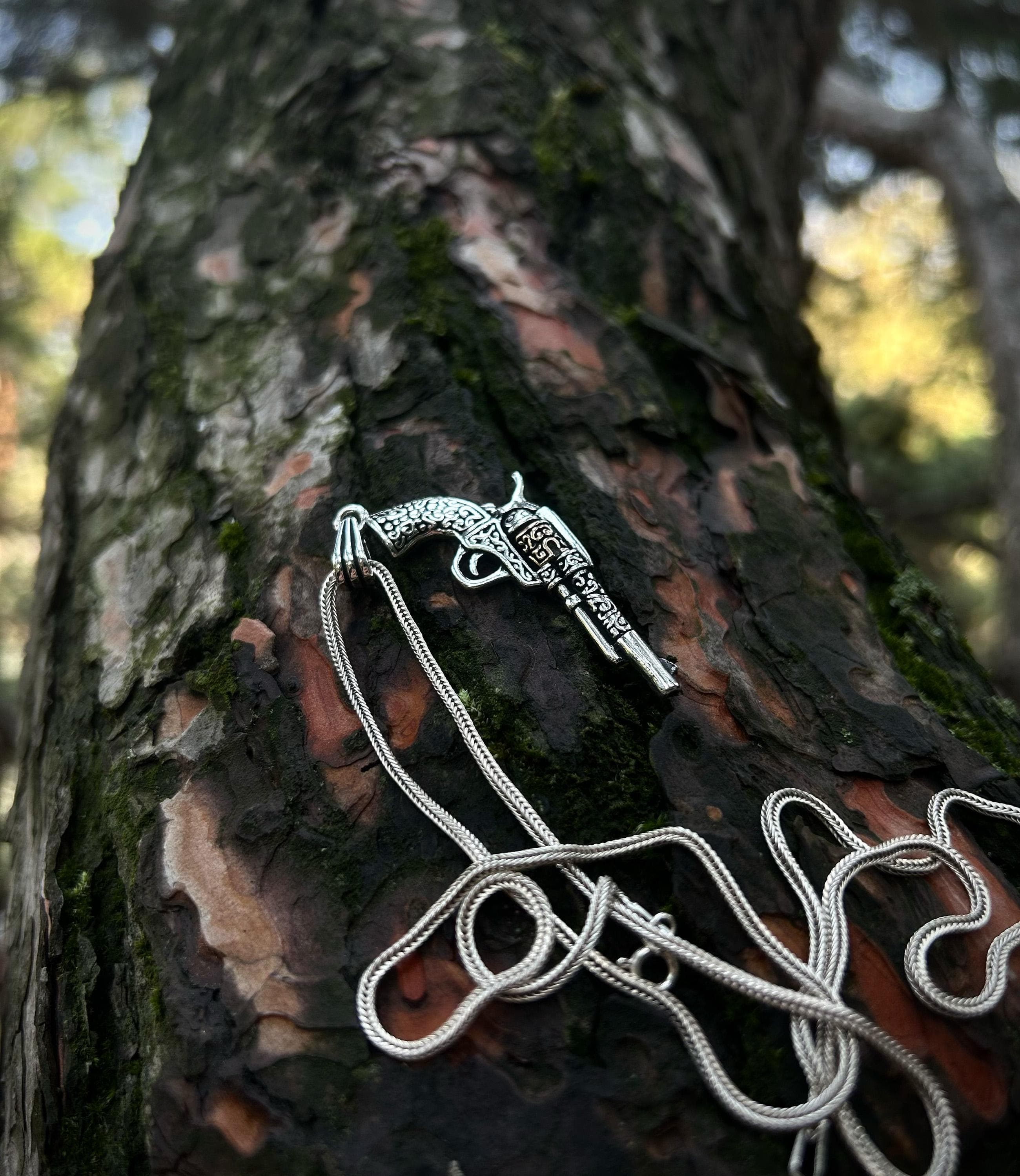 Cowboy pistol pendant in 925 silver, western biker men’s necklace with spinning six-shooter
