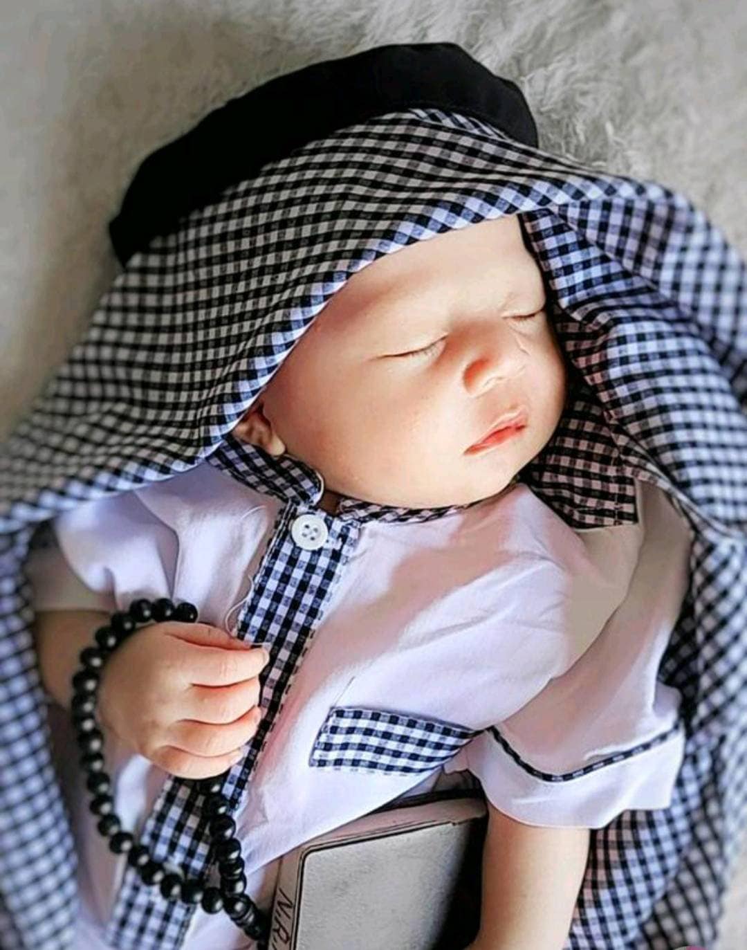 Baby boys abaya full sets for age 0-24 months white Black checkered lis
