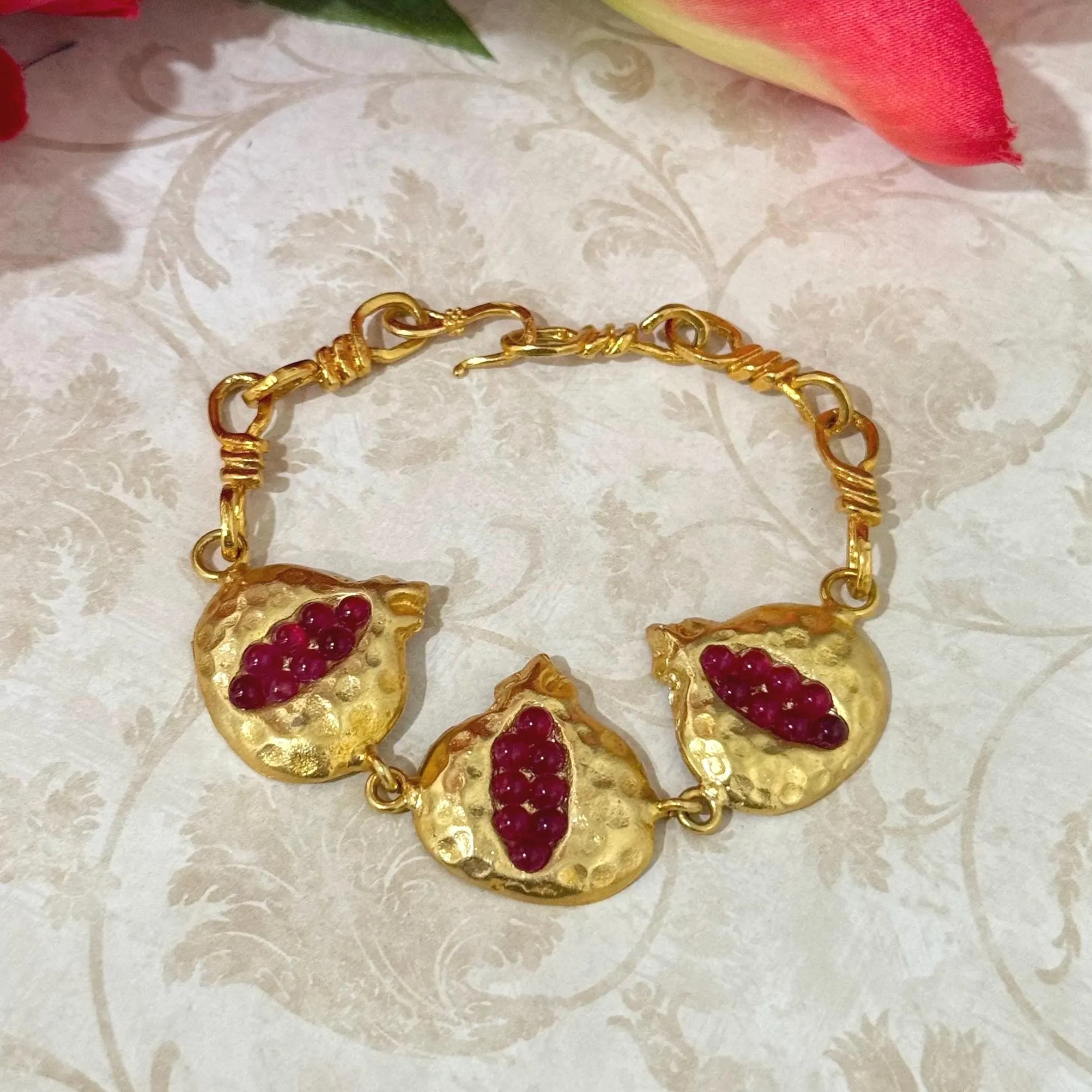 Hammered Pomegranate Bracelet - Garnet - 18k Gold-plated