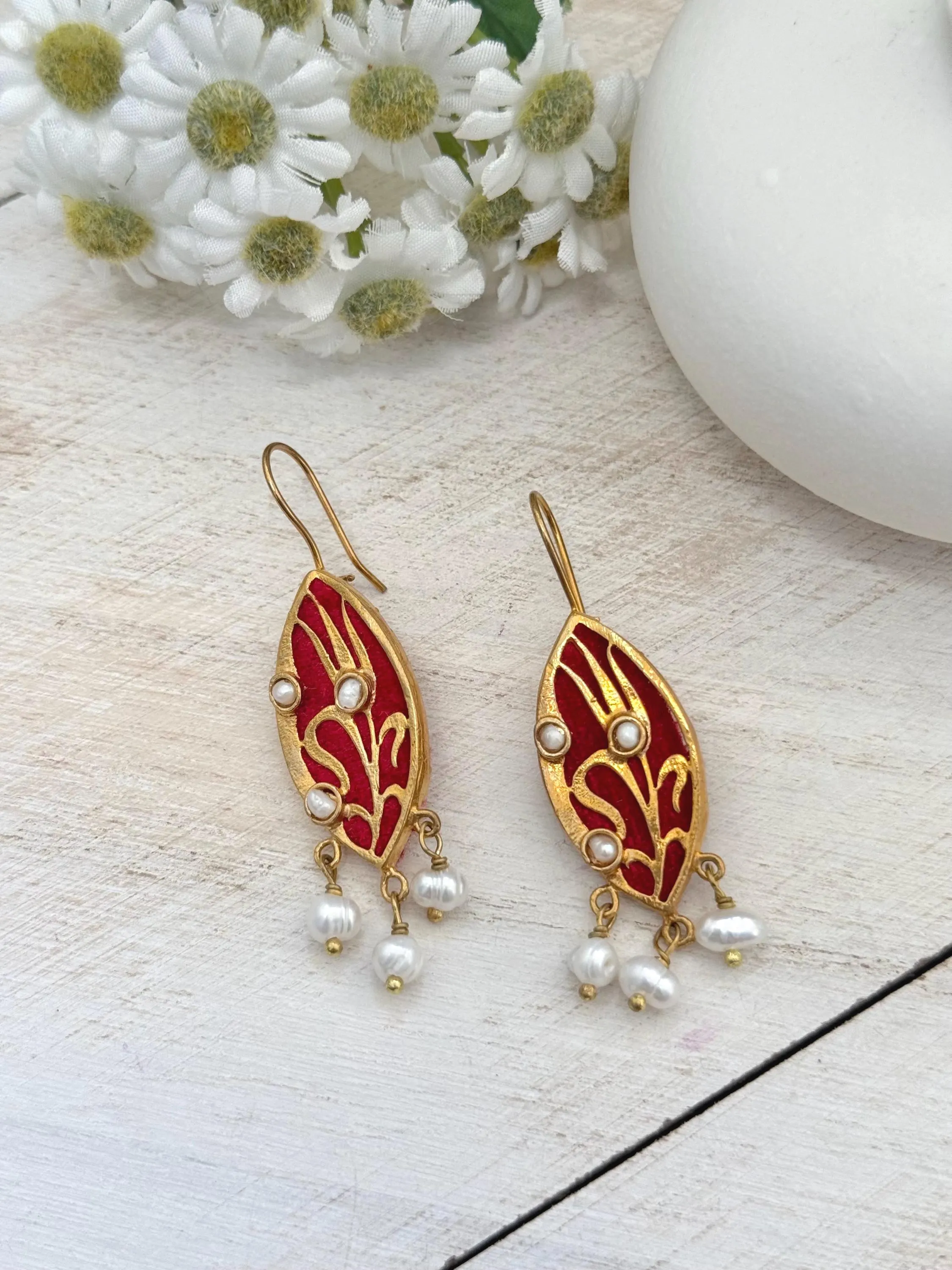 Tulip Motif Velvet Earrings – Freshwater Pearl & Gold