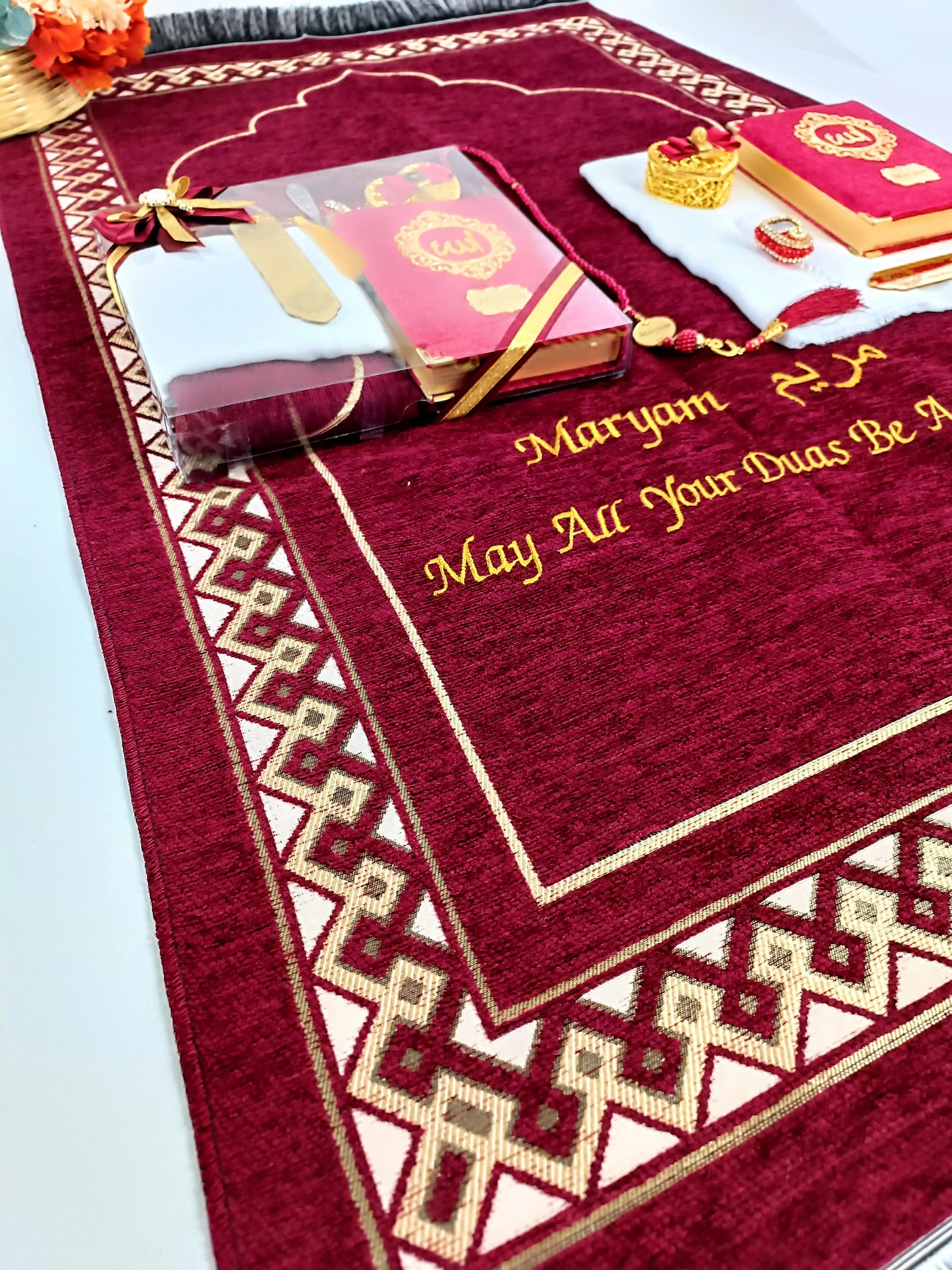 Personalized Prayer Mat Yaseen Quran Gift Set | Muslim Wedding Gift - image 4