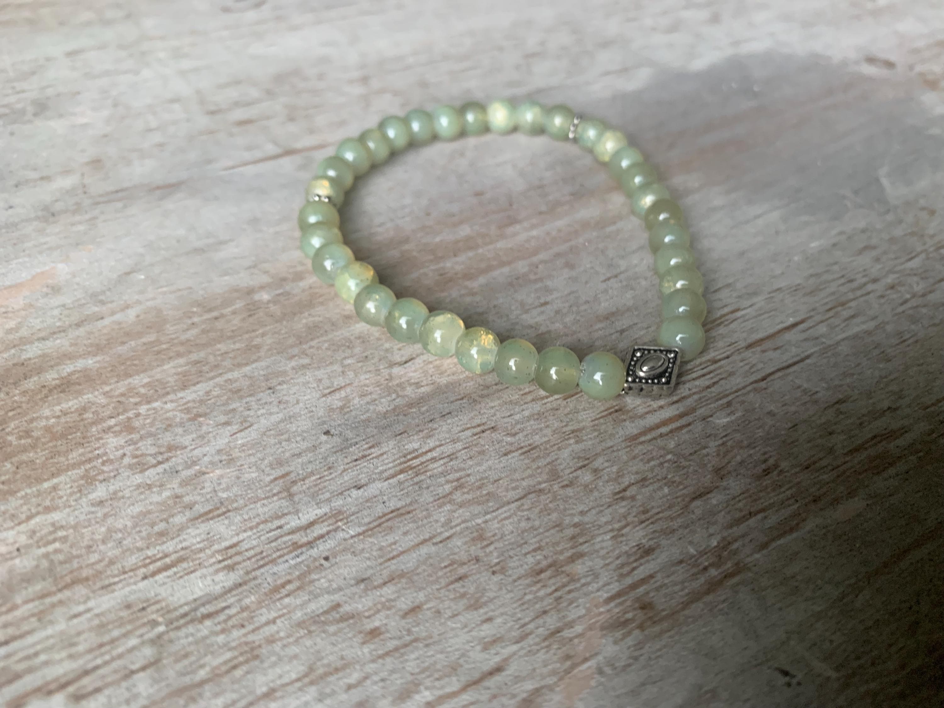 Pale Green Cracked Glass Bead Tasbih Bracelet (33 Beads)