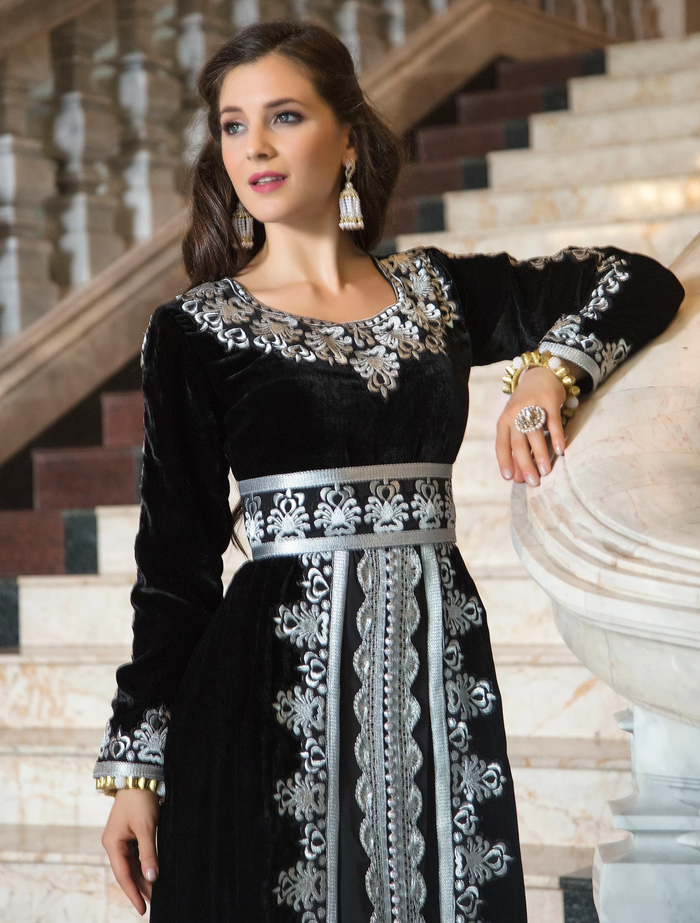 Black Velvet Moroccan Kaftan: Embroidered Arabic Wedding Gown - image 5