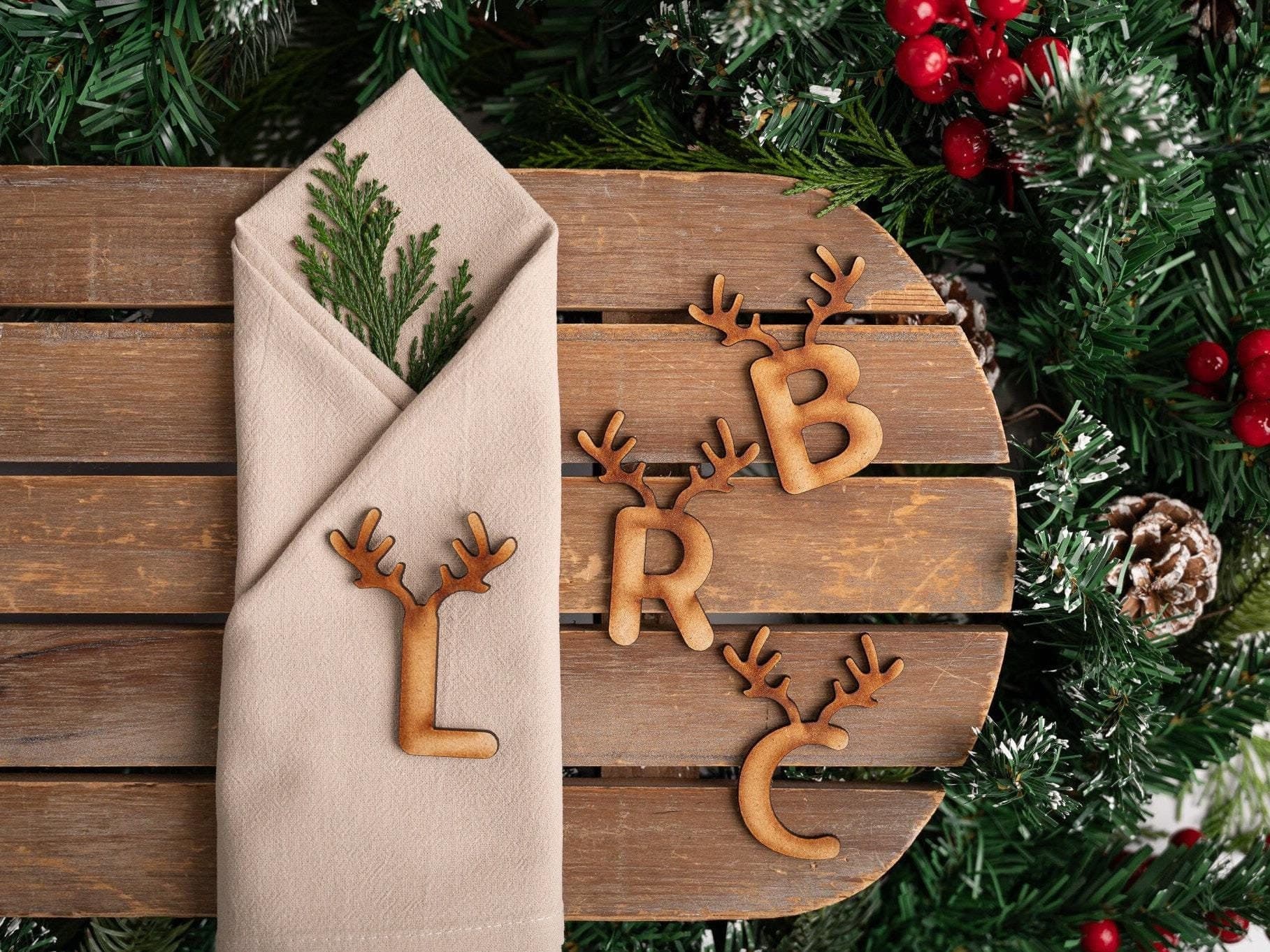 Initial Reindeer Christmas Dinner Place Names/Gift Tag - Wooden Personalised Table Decor - Boujee Xmas Present Tags - Special Touch