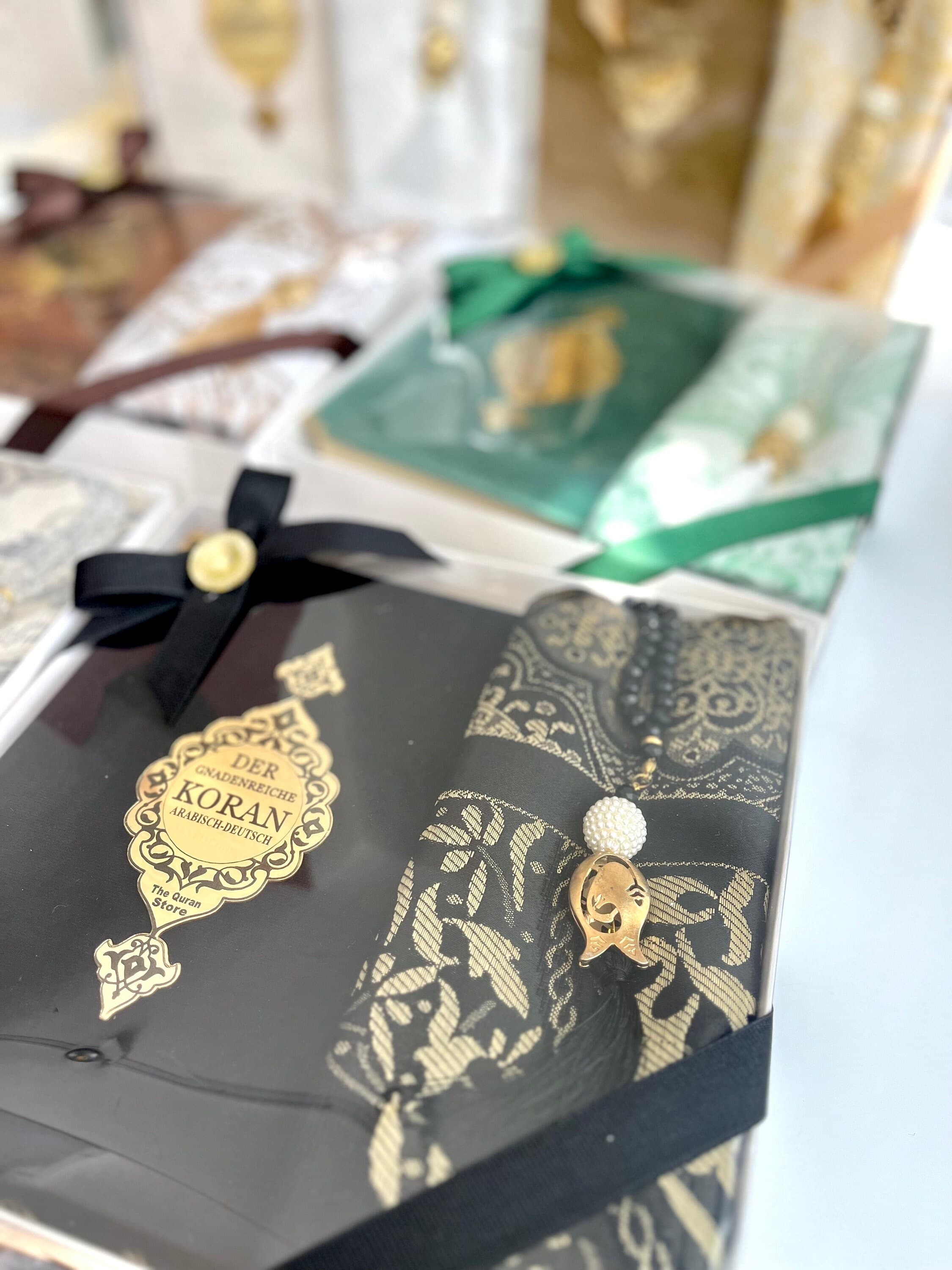 Gold German Quran, Hajj Gift, Eid Gift, Deutch Quran Set and Pearl Tasbih, German Translation Quran, DhikrBeads, German Quran Gift - image 5
