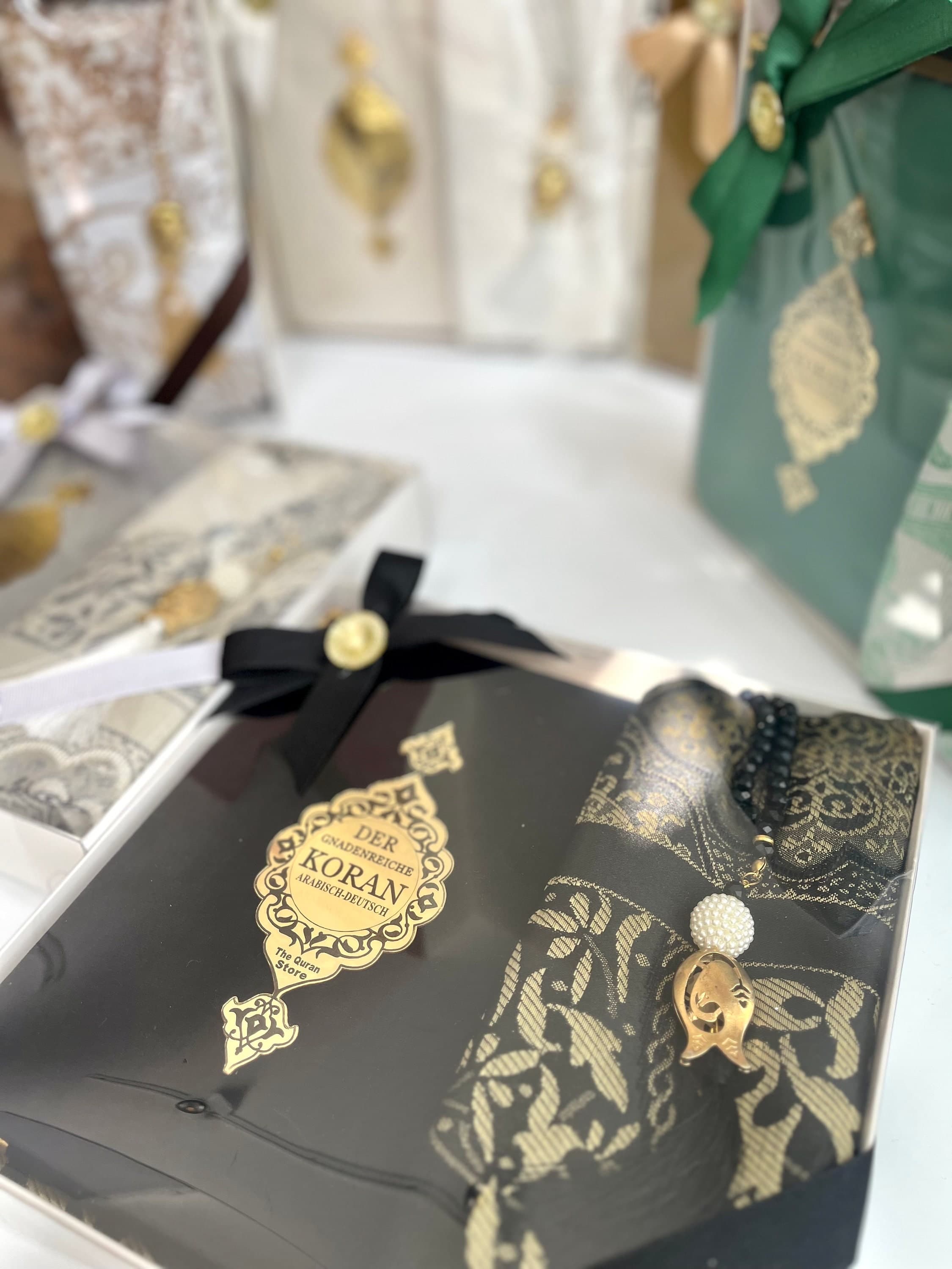 Gold German Quran, Hajj Gift, Eid Gift, Deutch Quran Set and Pearl Tasbih, German Translation Quran, DhikrBeads, German Quran Gift - image 4