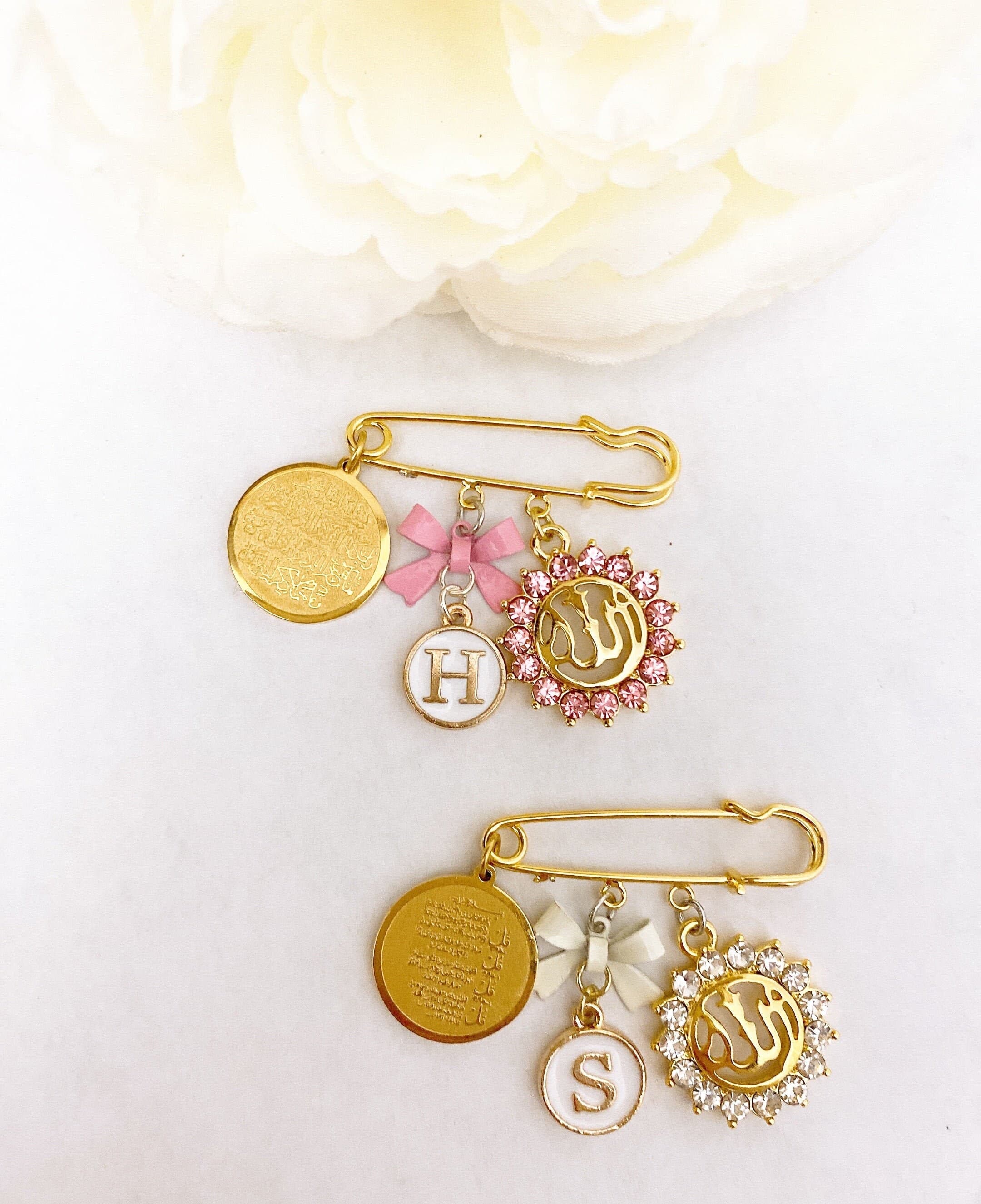 Small gold pin in pink or white with Ayat Kursi and Allah