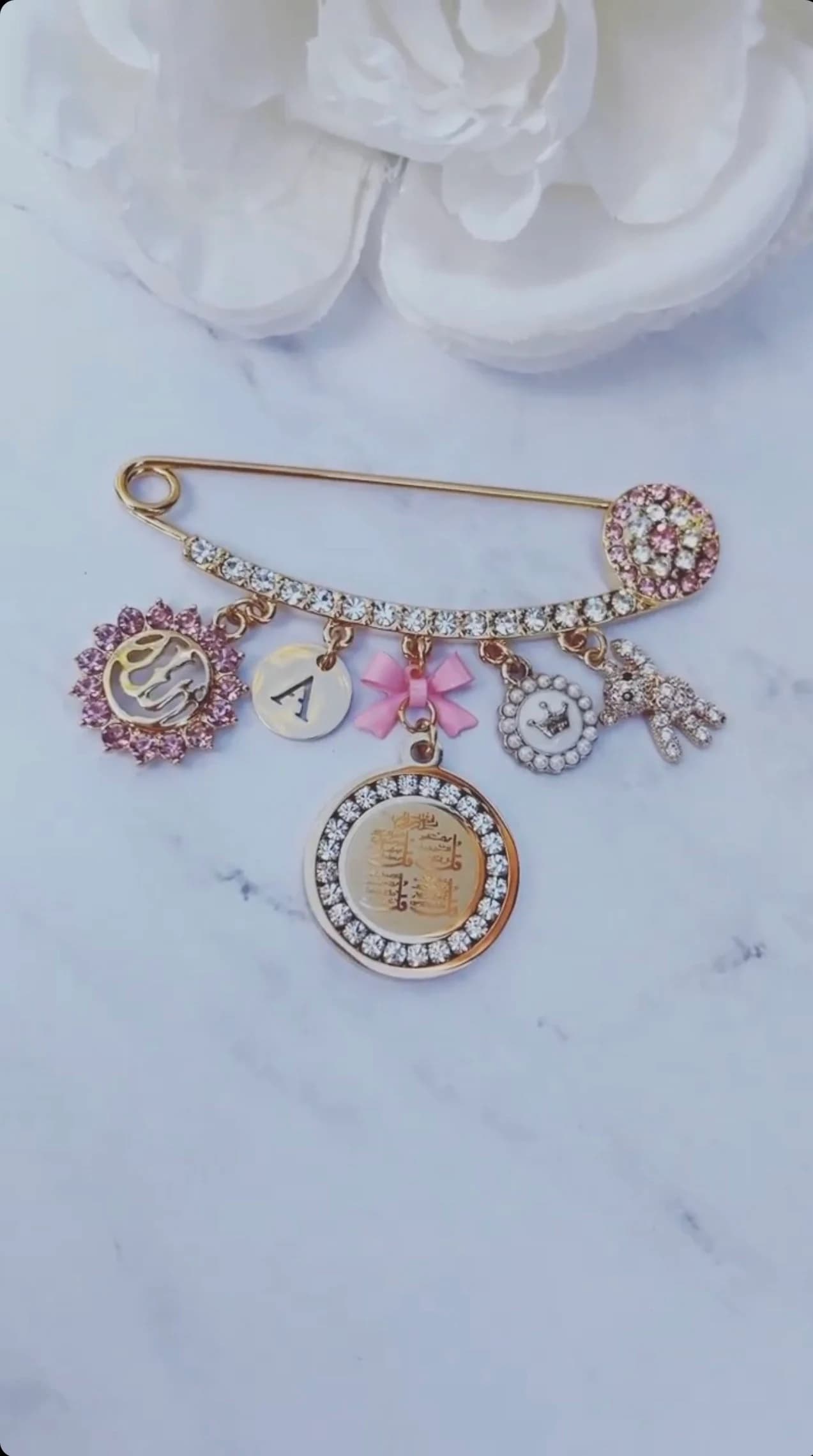 Customized baby pin in gold with Initial, Four Quls, Allah