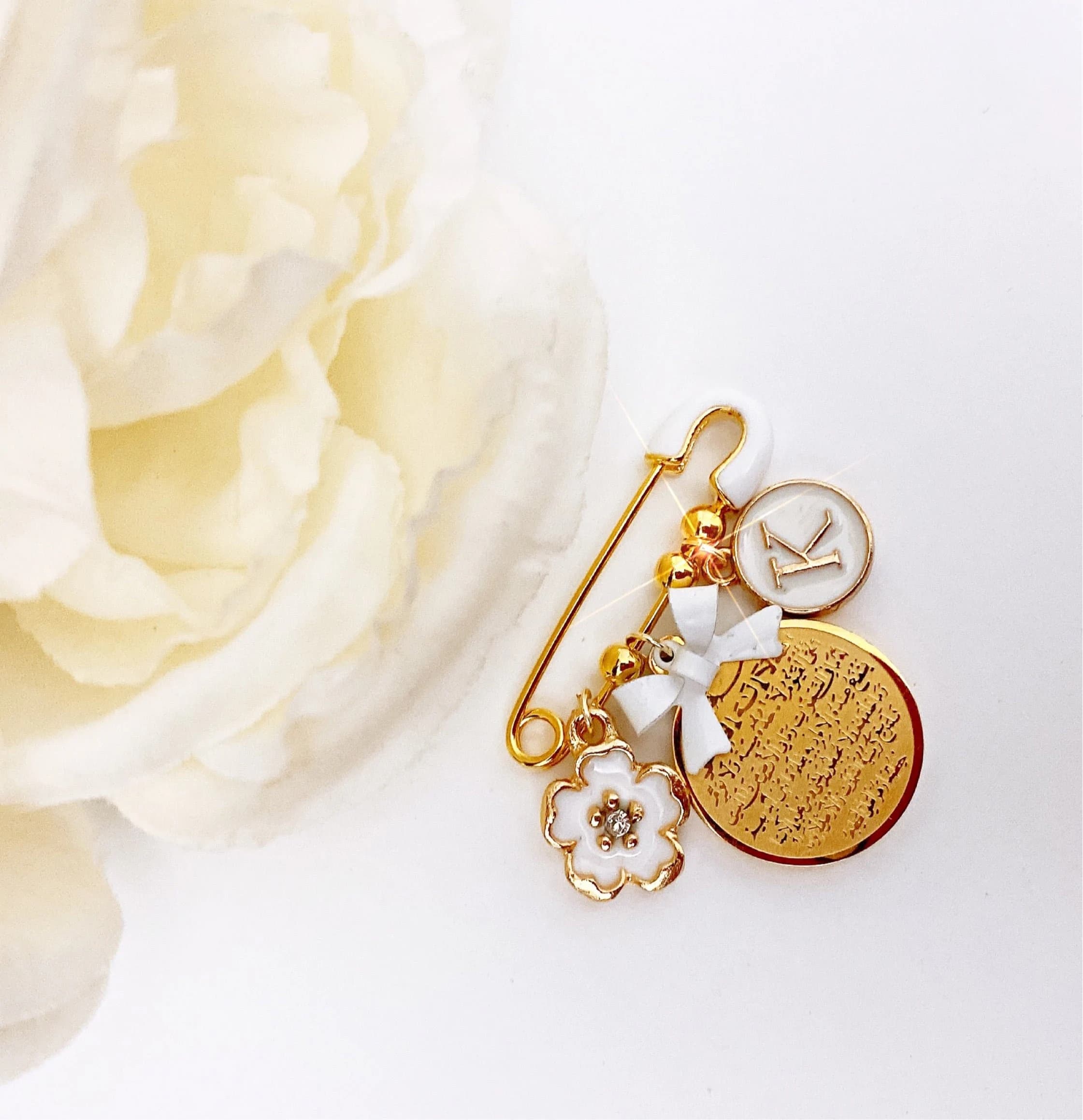White and gold small bead pin with initial, ayat kursi