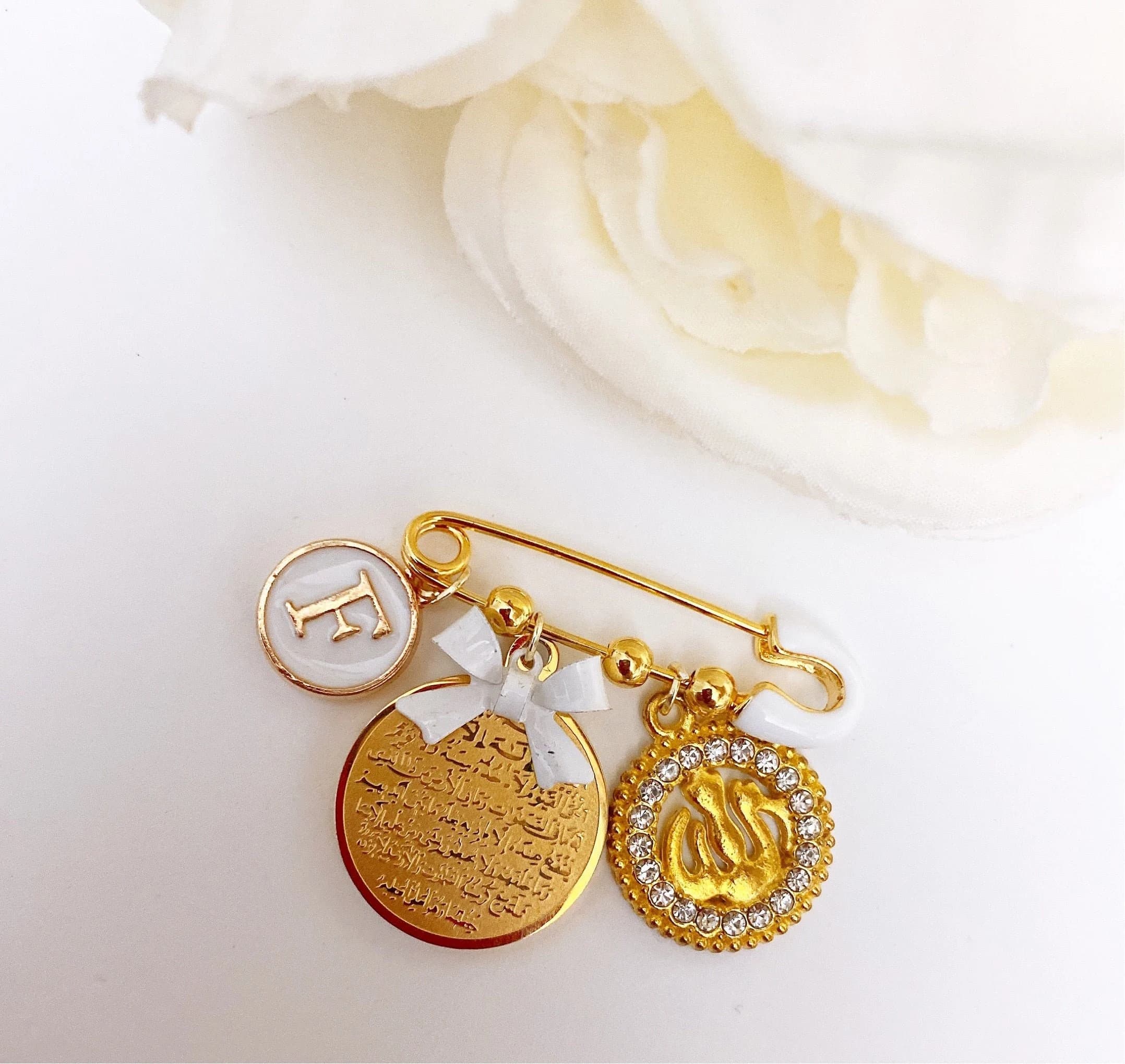 Small bead initial pin in white with Ayat Kursi and Allah