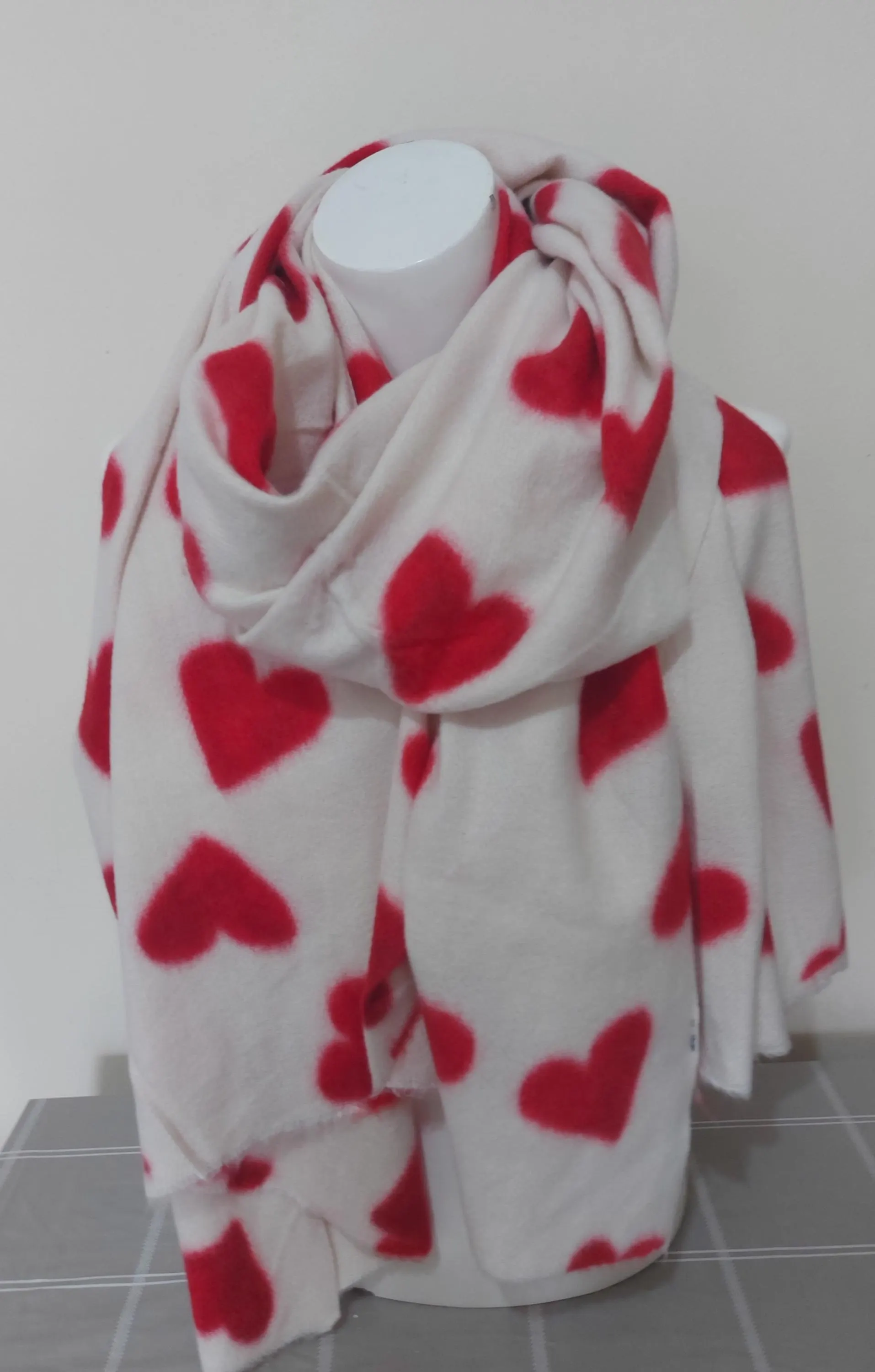 Romantic Red Heart Print Soft Scarf ,Love Shape Shawl,Valentine's Day Gift, Fashion Accessories,Perfect Gift for Her,Cosy Winter Shrug