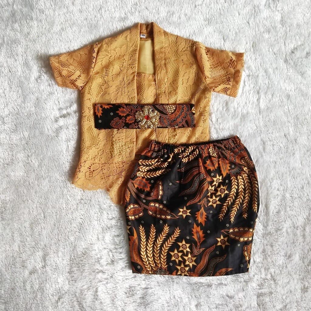 LACE KUTUBARU 0- 2.5years baby Kebaya, Baby kebaya sets SHORT batik  skirts, baby Kebaya sets batik skirts - image 5