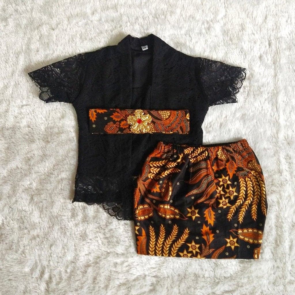 LACE KUTUBARU 0- 2.5years baby Kebaya, Baby kebaya sets SHORT batik  skirts, baby Kebaya sets batik skirts