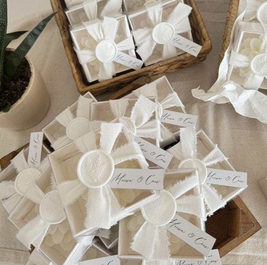 Personalized Candle Wedding Favor – Minimal Gift in Box, Bridal Shower Favor, Custom Name Candle, Elegant Wedding Gift - image 4