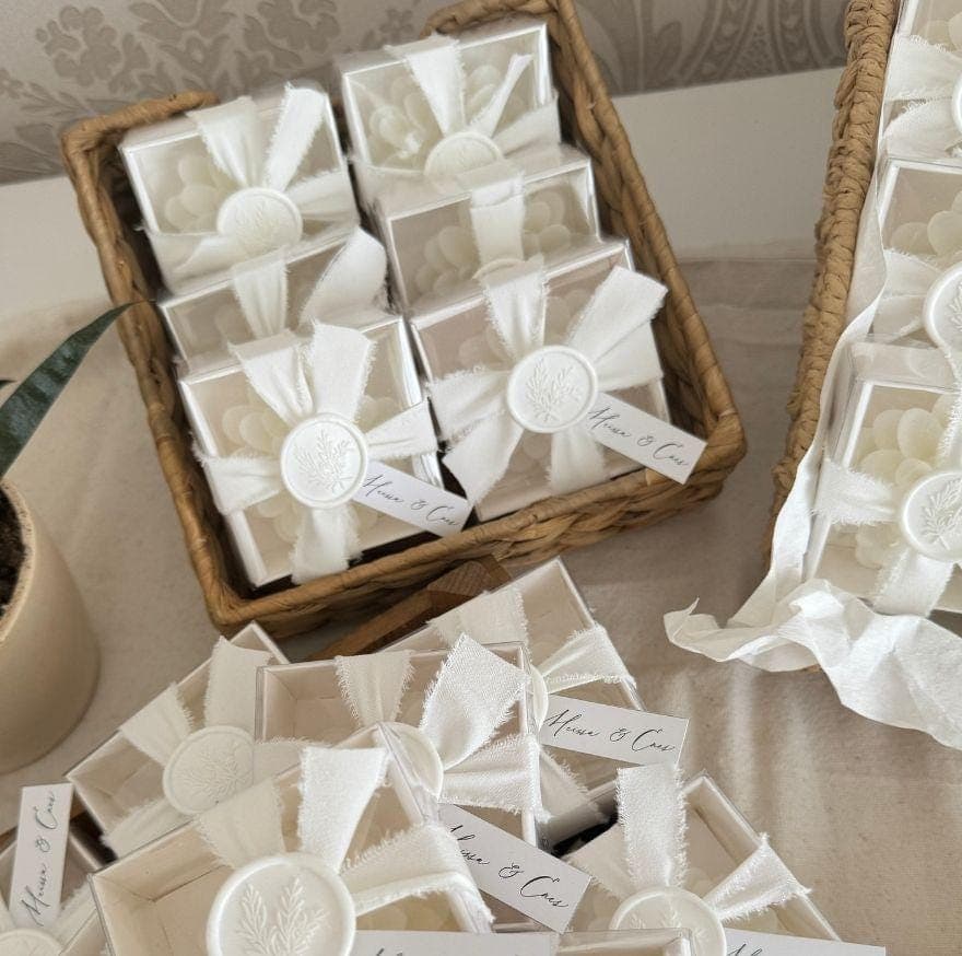 Personalized Candle Wedding Favor – Minimal Gift in Box, Bridal Shower Favor, Custom Name Candle, Elegant Wedding Gift - image 5