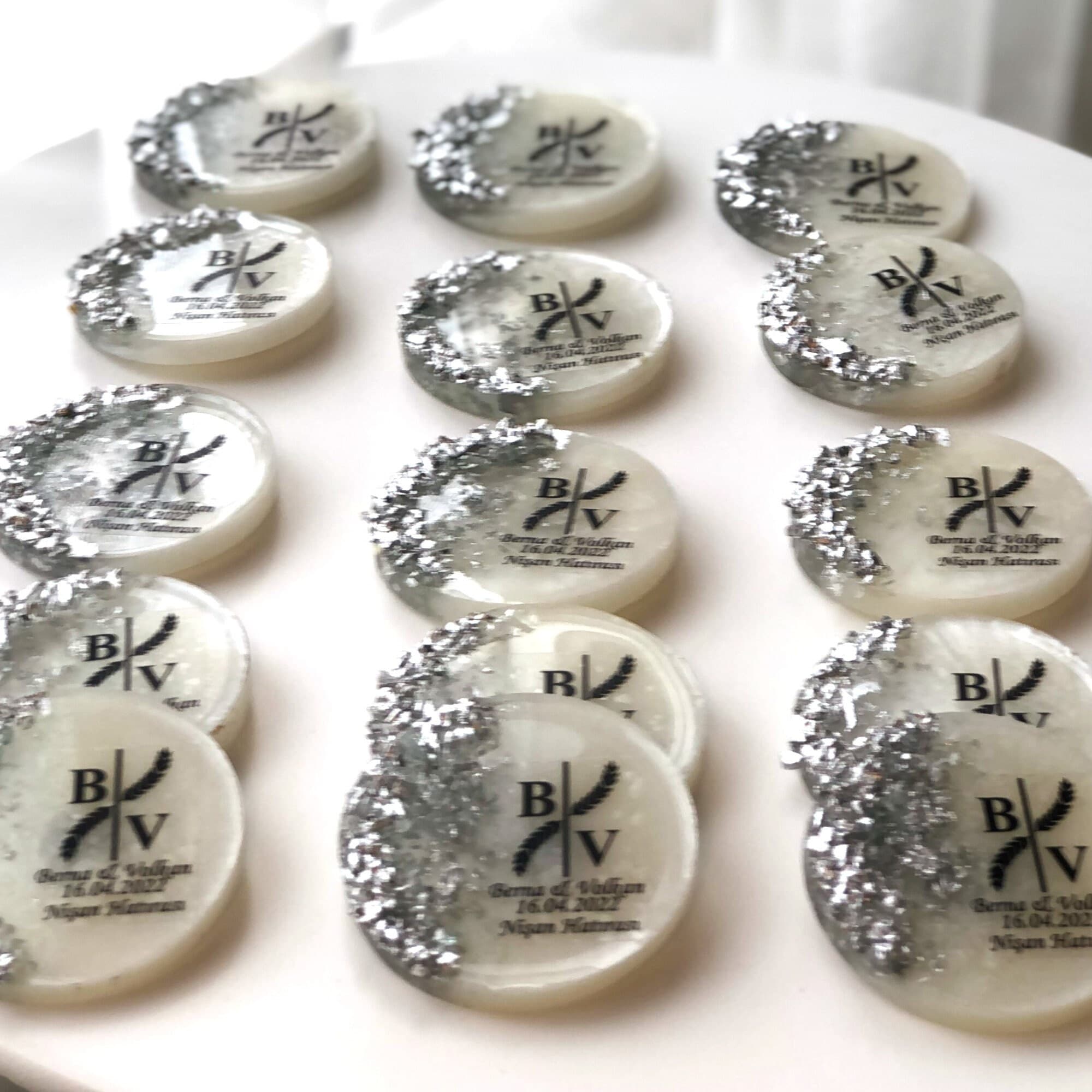Personalized Wedding Magnet Favors: Epoxy Stone Design (2.75 inch) - image 4