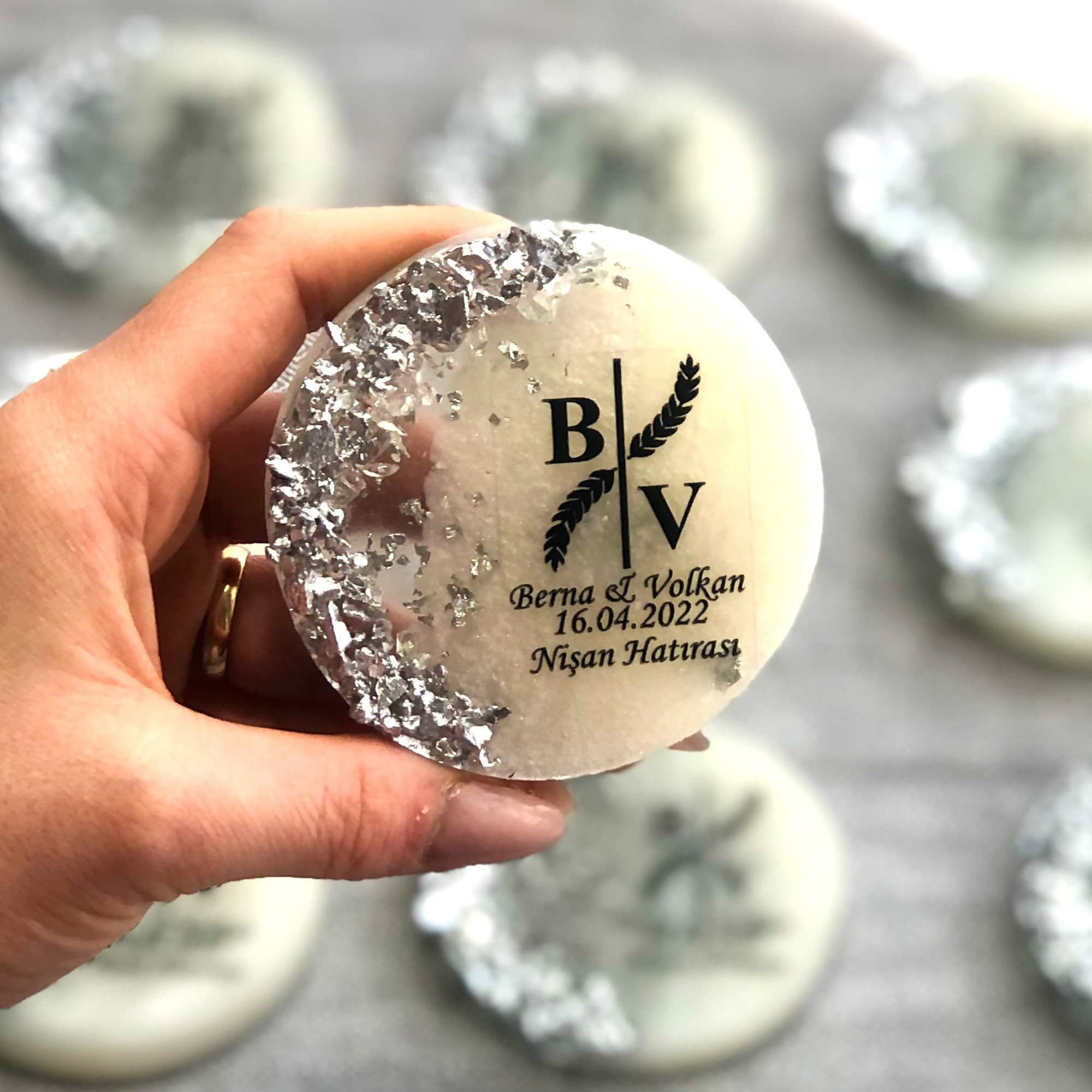 Personalized Wedding Magnet Favors: Epoxy Stone Design (2.75 inch)