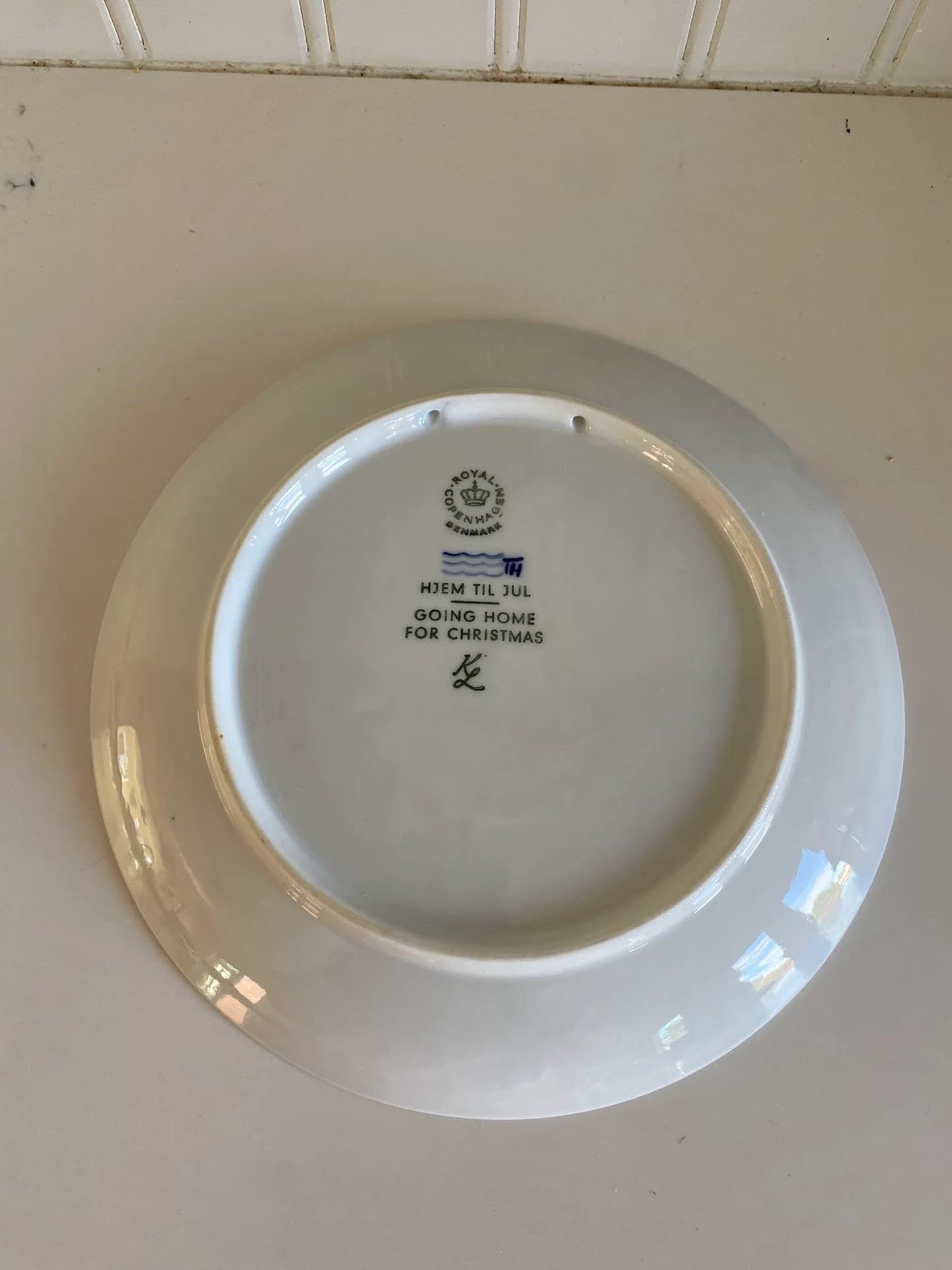 Royal Copenhagen Christmas plate 1973 going home for Christmas- signature BO #W - image 3