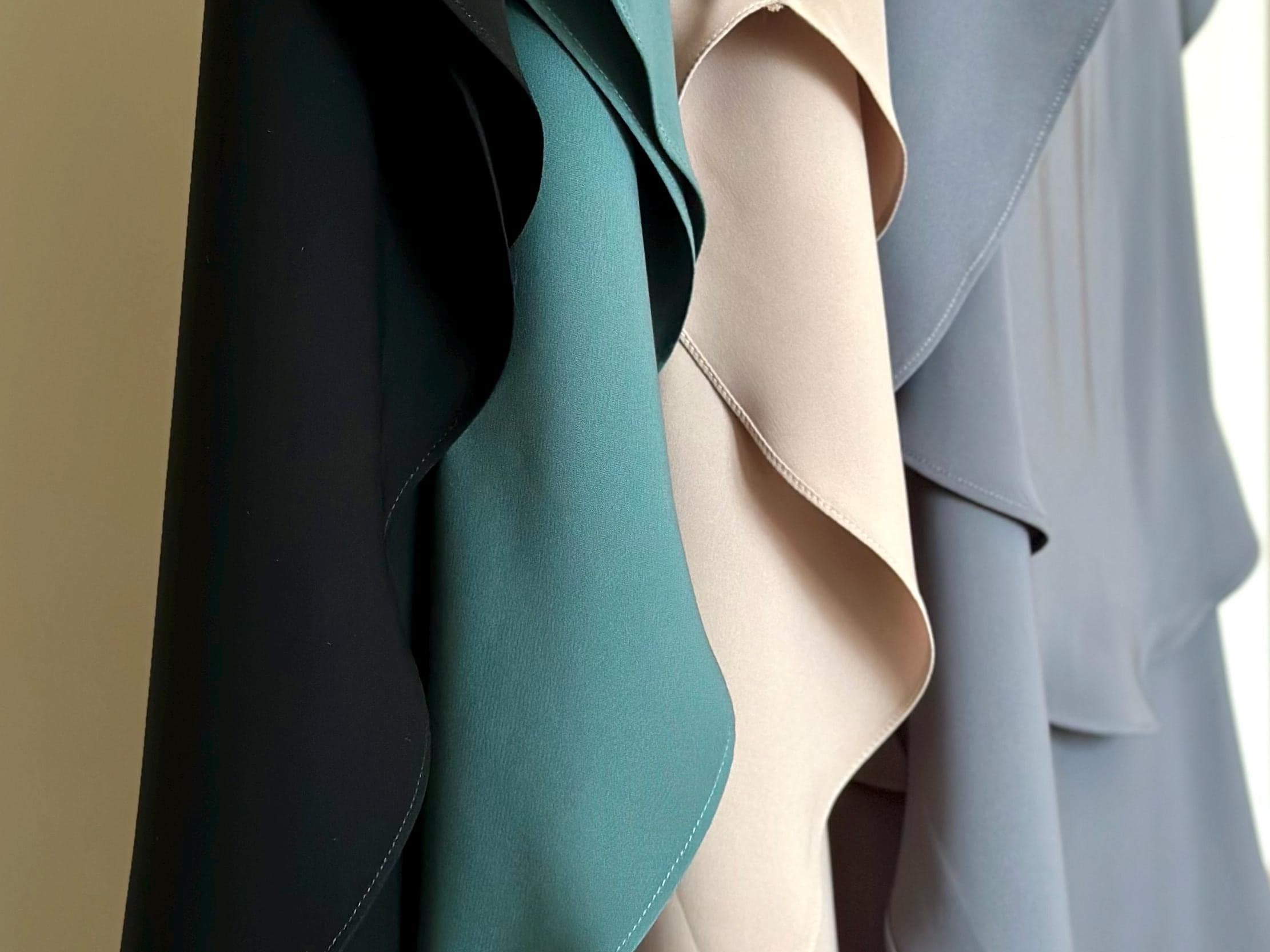 Lightweight and breathable khimar in multiple colors, perfect for summer. Loose-fit hijab for daily wear, prayer, and modest fashion. Made with airy fabric, this comfortable khimar is ideal for hot weather and complements any outfit for Muslim women