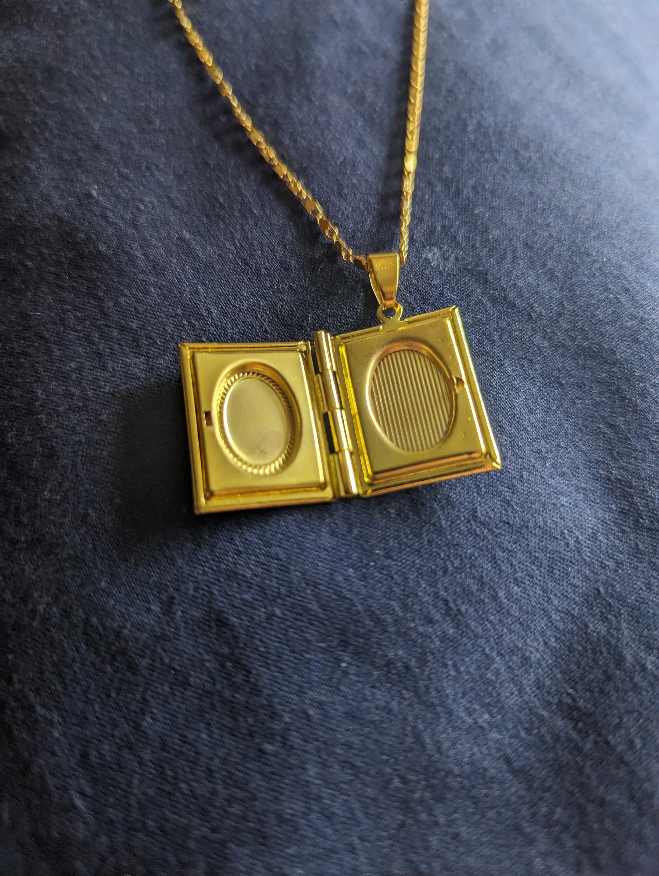 Gold plated photo box design pendant necklace - image 4