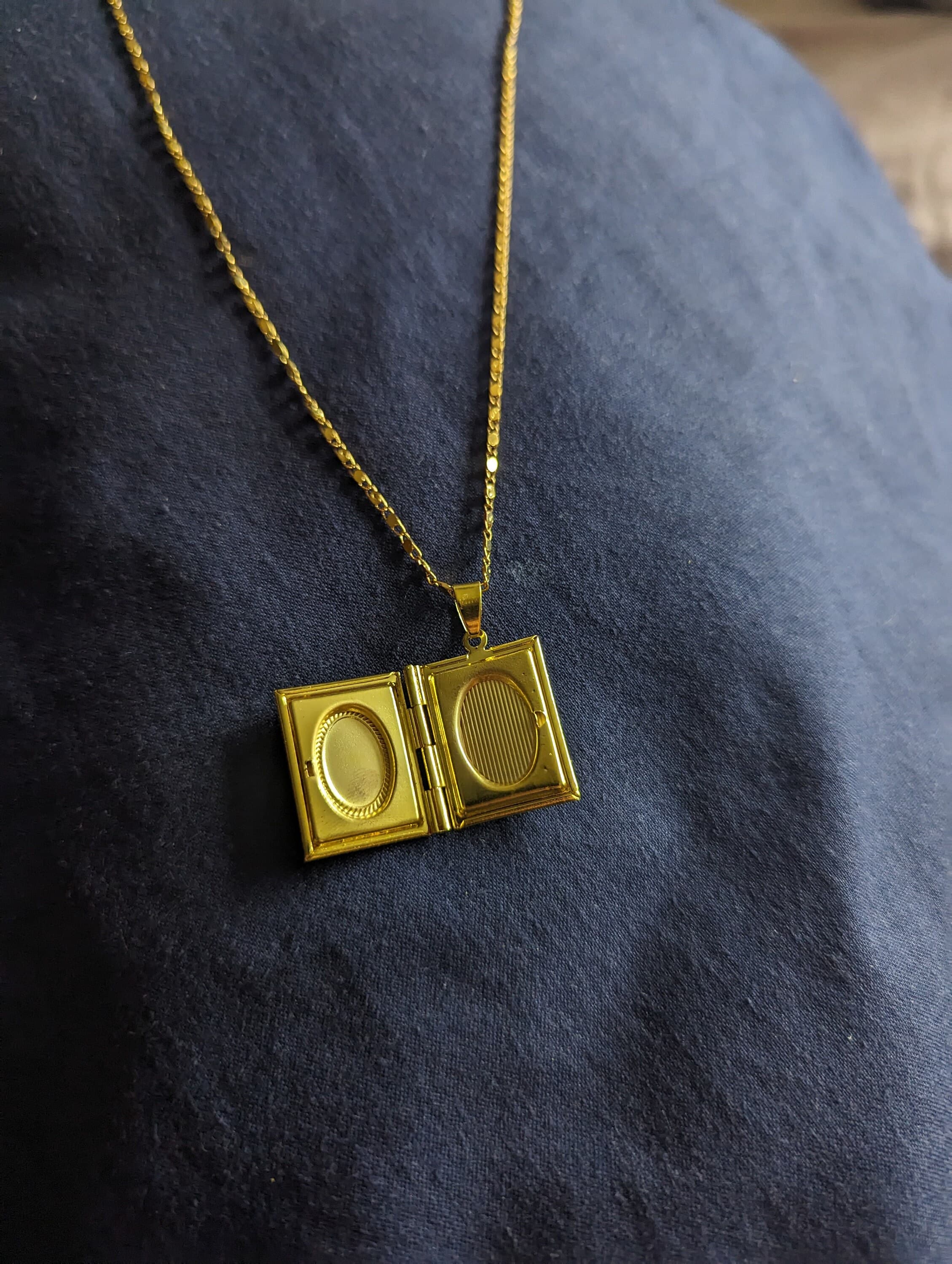 Gold plated photo box design pendant necklace - image 5