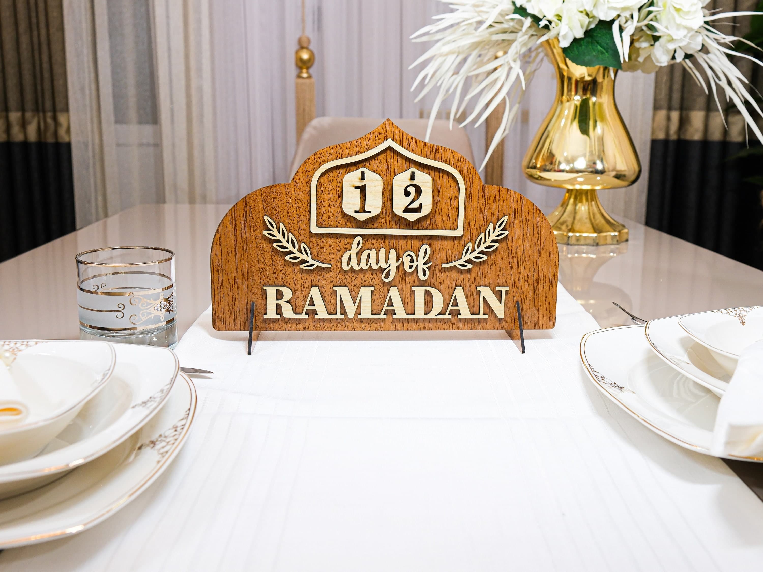 Ramadan Countdown Calendar: Eid Mubarak Table Decor