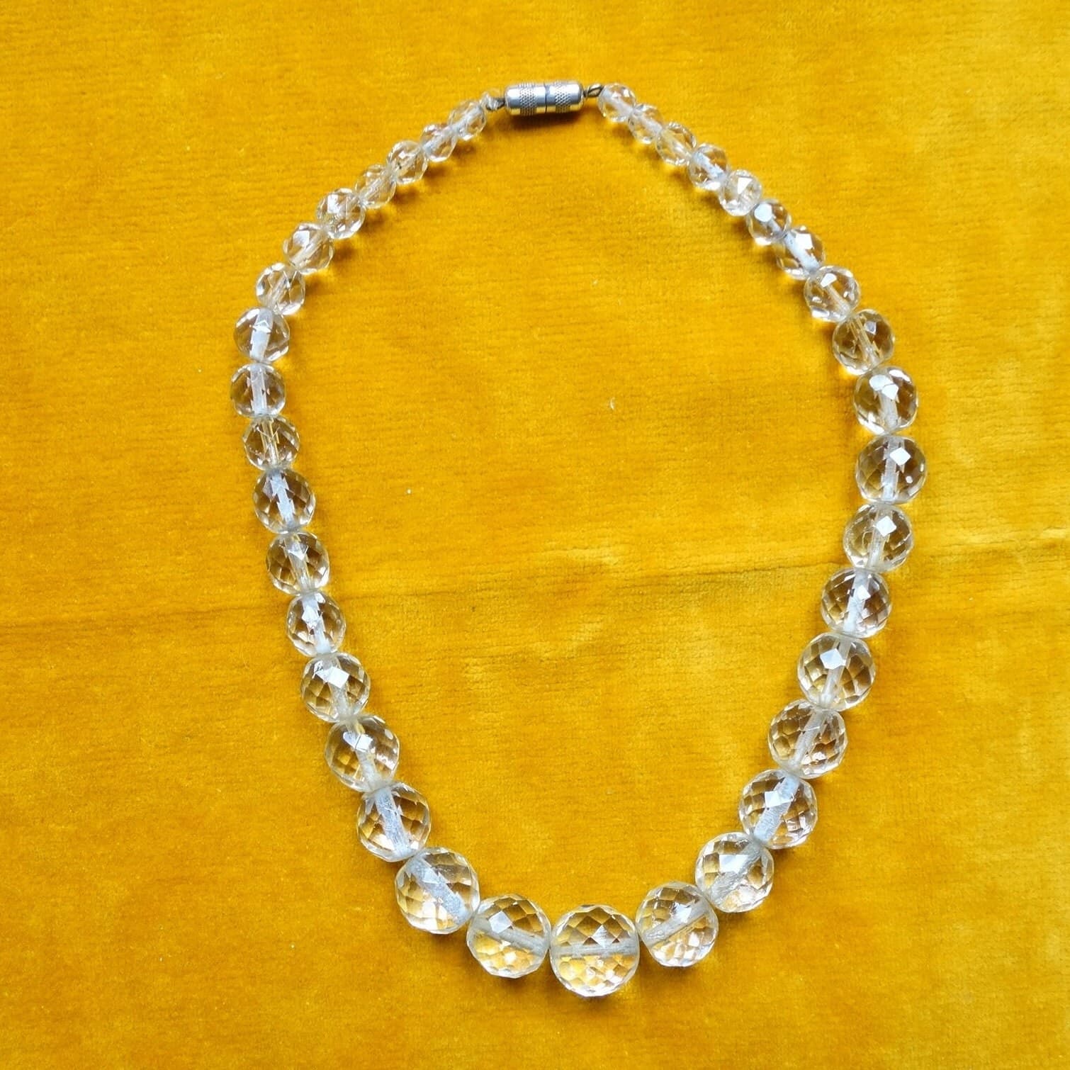 Necklace with clear glass beads, 1950s short beaded choker, Vintage costume jewellery - image 3