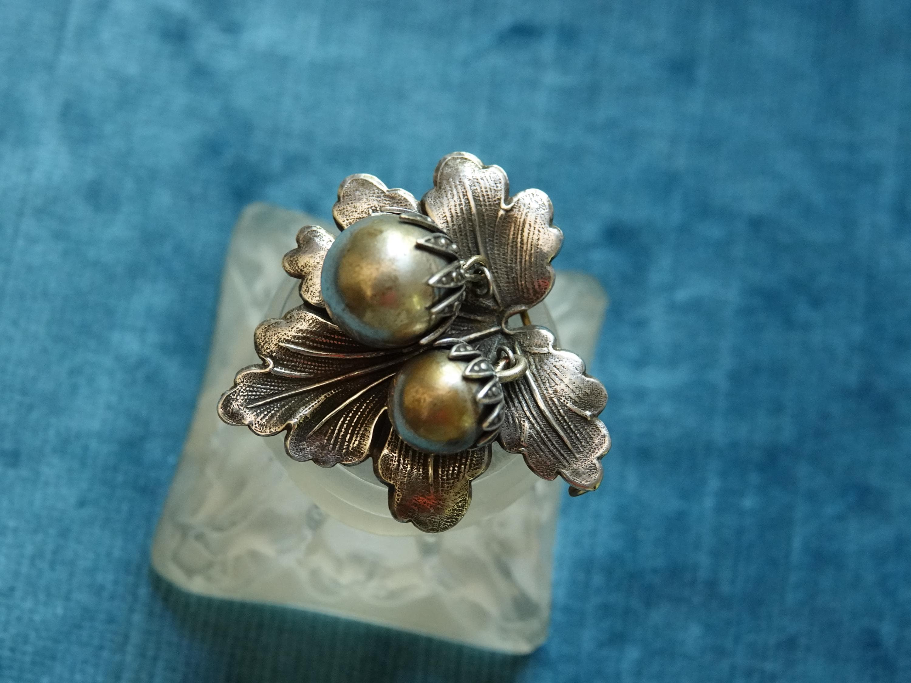 Leaf & berries brooch, Silver tone with pale gold coloured dangly fruit pin