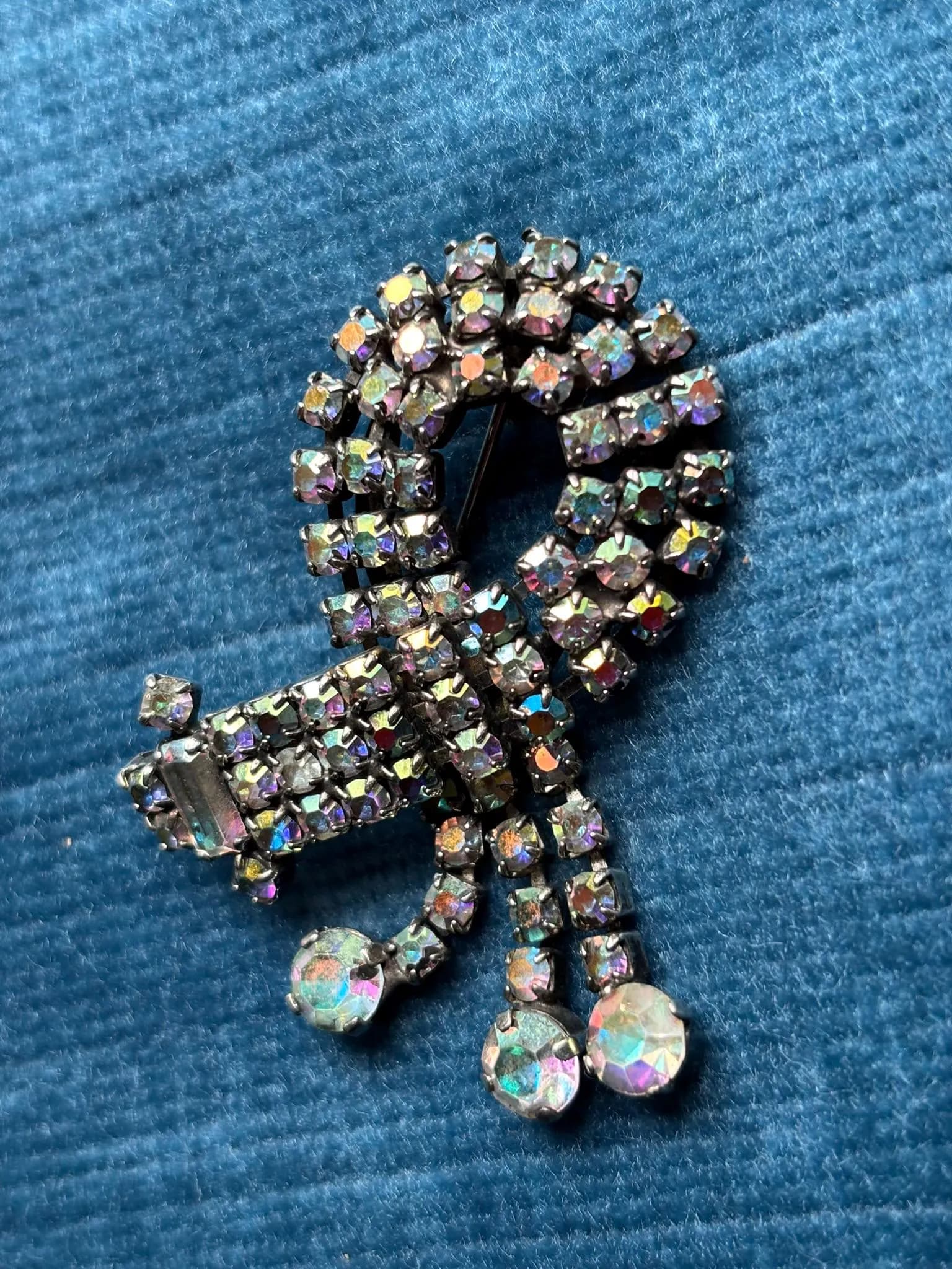 Aurora Borealis Strass Loop Brooch: Vintage Dangle Party Pin