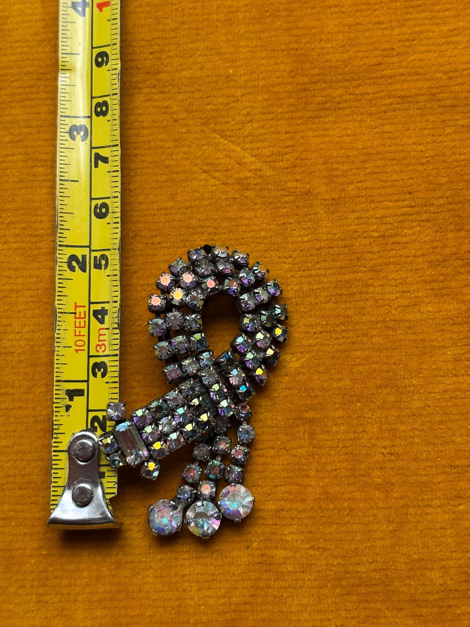 Aurora Borealis Strass Loop Brooch: Vintage Dangle Party Pin - image 4