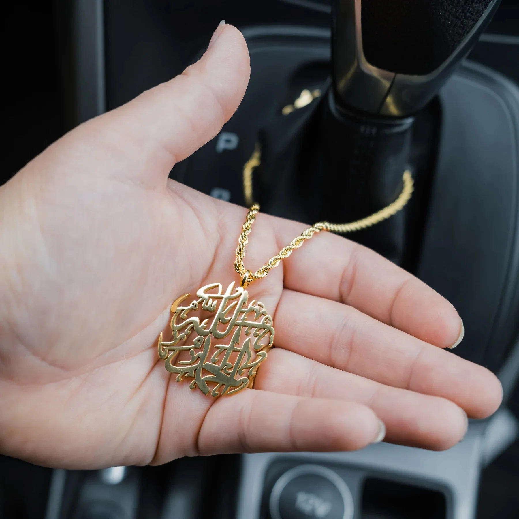 18K Gold Alhamdulillah Car Hanger: Islamic Calligraphy Car Ornament - image 4