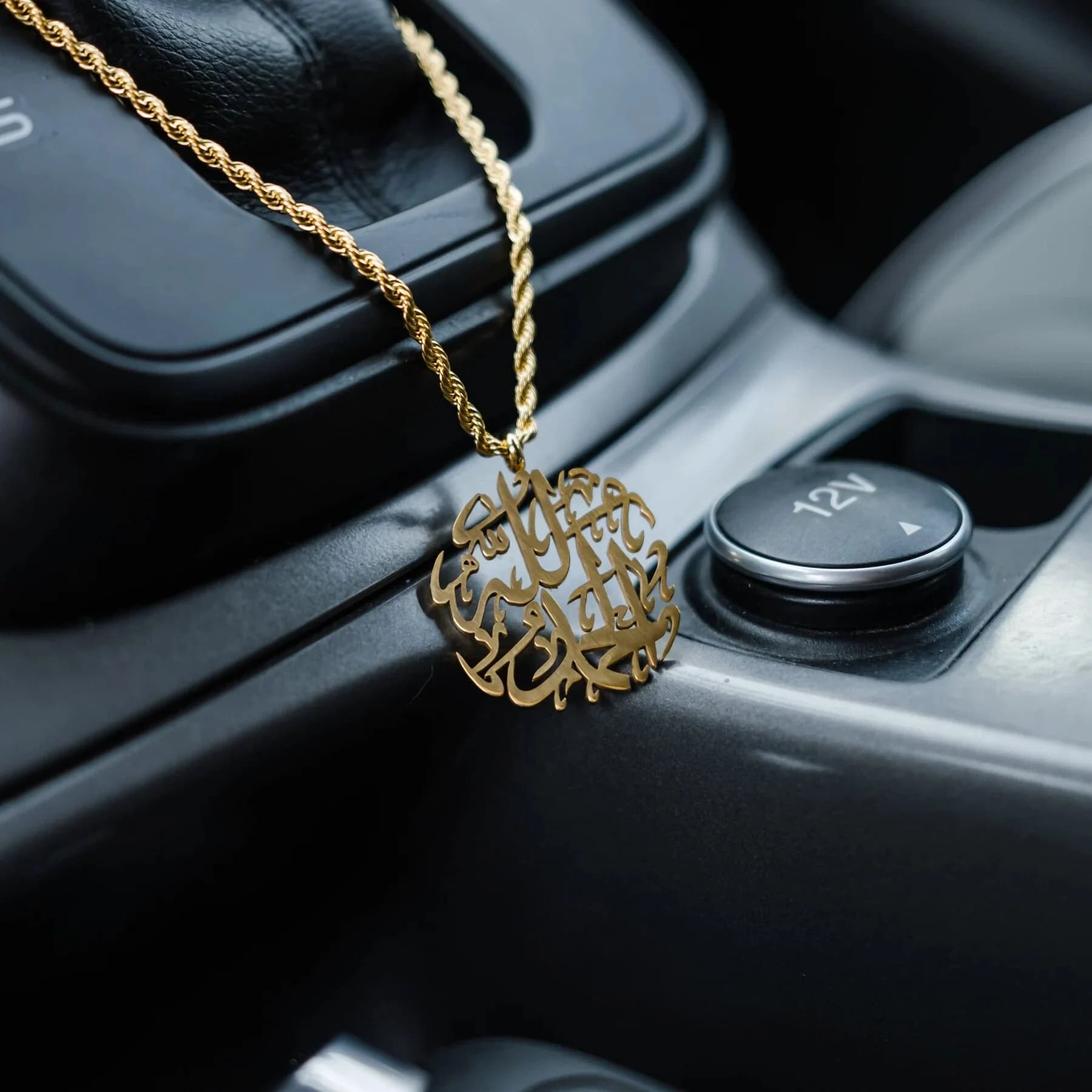 18K Gold Alhamdulillah Car Hanger: Islamic Calligraphy Car Ornament